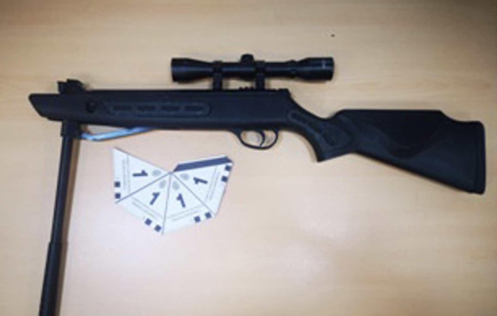 Escopeta de aire comprimido usada por el joven para disparar al otro en Alcalá de Guadaíra, Sevilla.