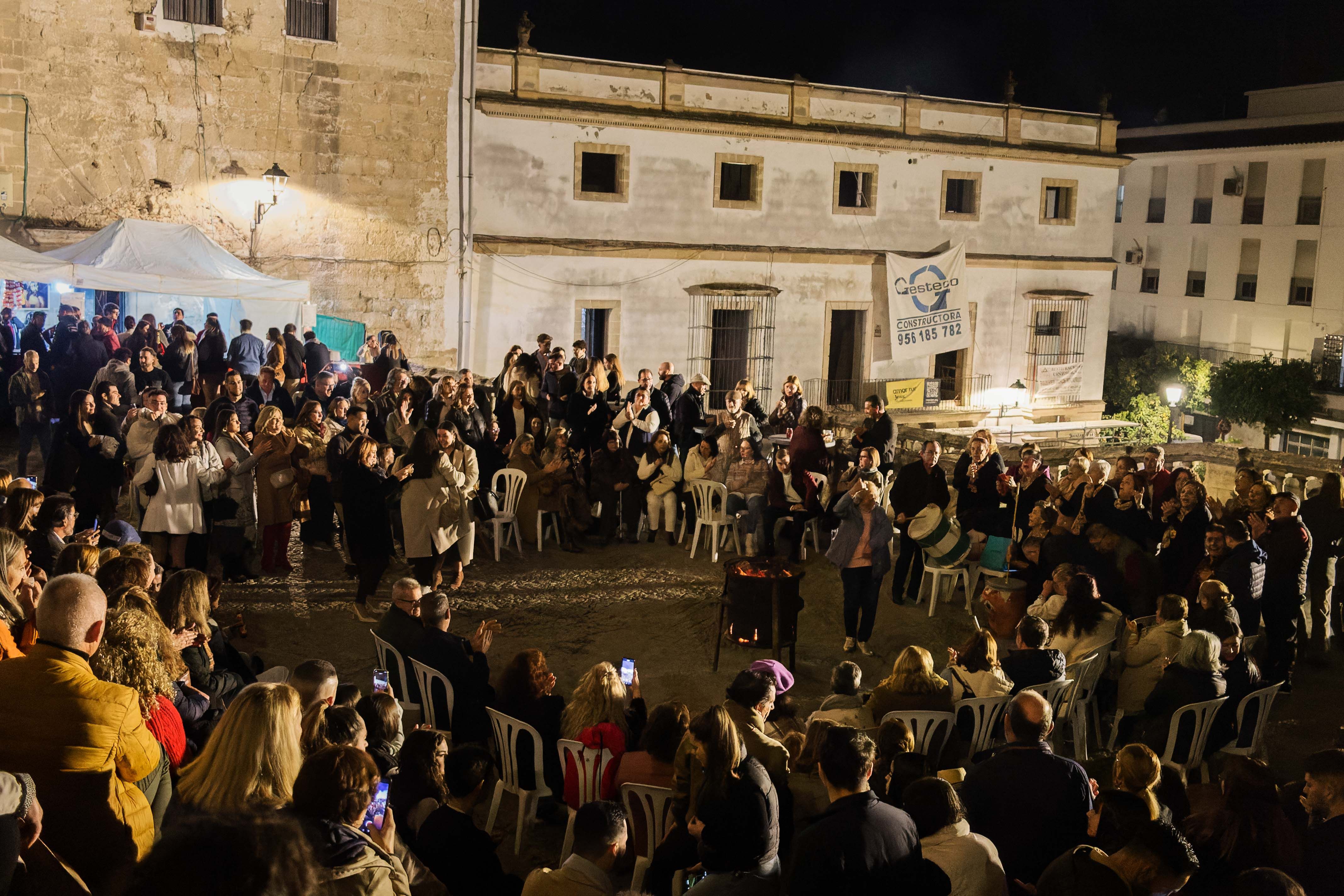 Viernes por la noche la primera zambomba del fin de semana