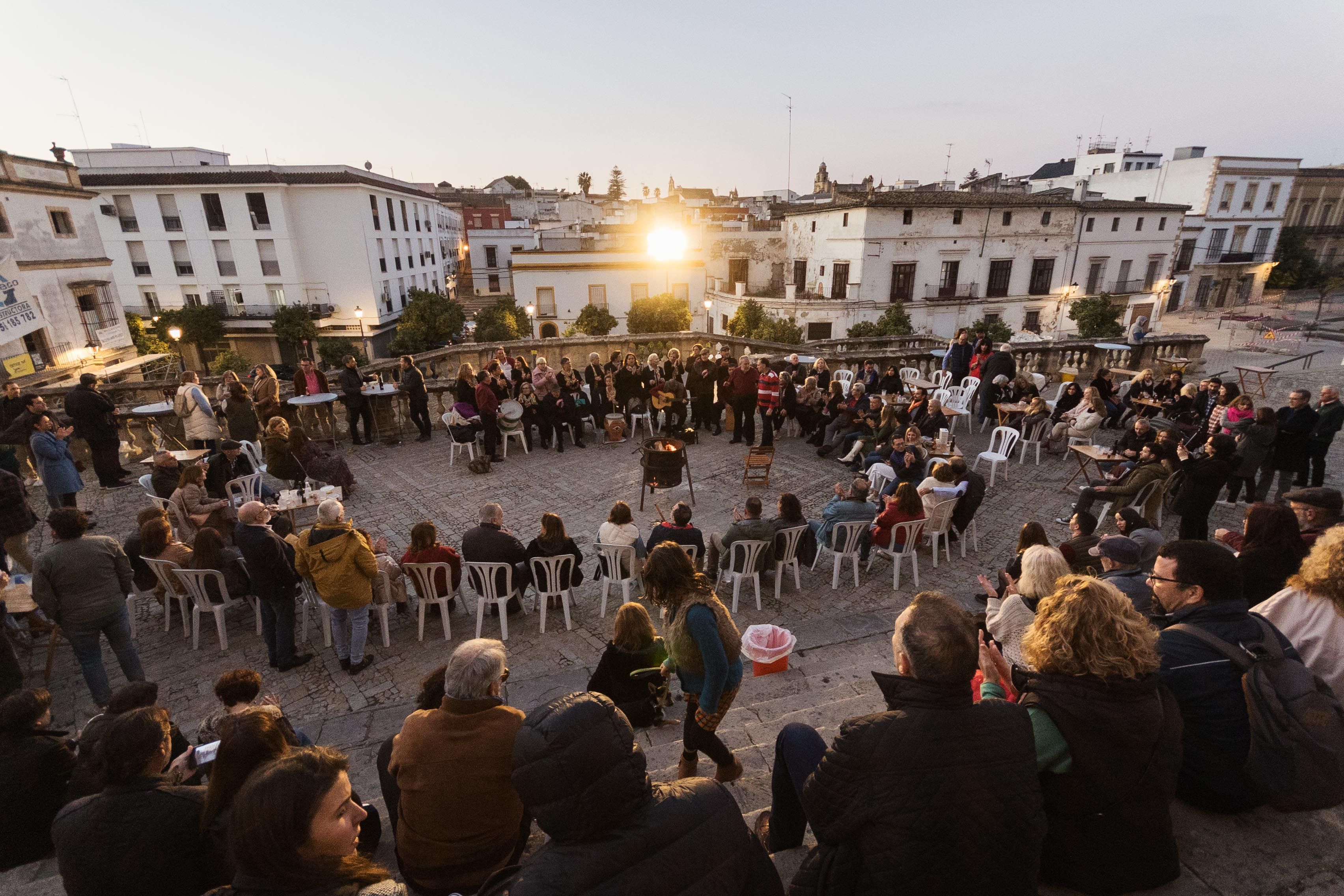 Atardecer en el reducto momentos previos al encendido de las luces de navidad