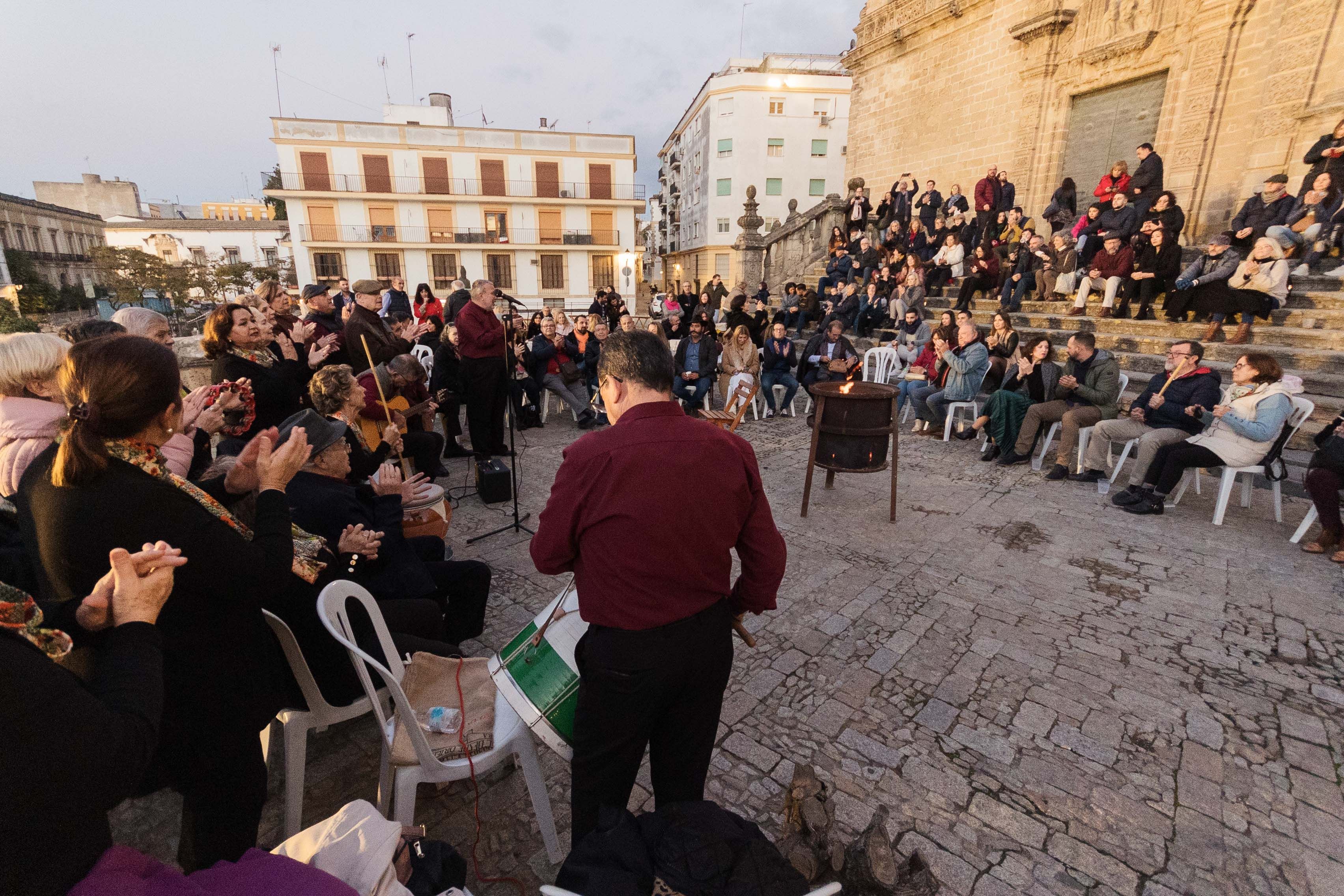 Coro terminando el primer pase de la tarde noche de ayer