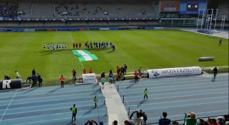 Xerez DFC y Recreativo de Huelva posaron junto a la bandera de Andalucía.