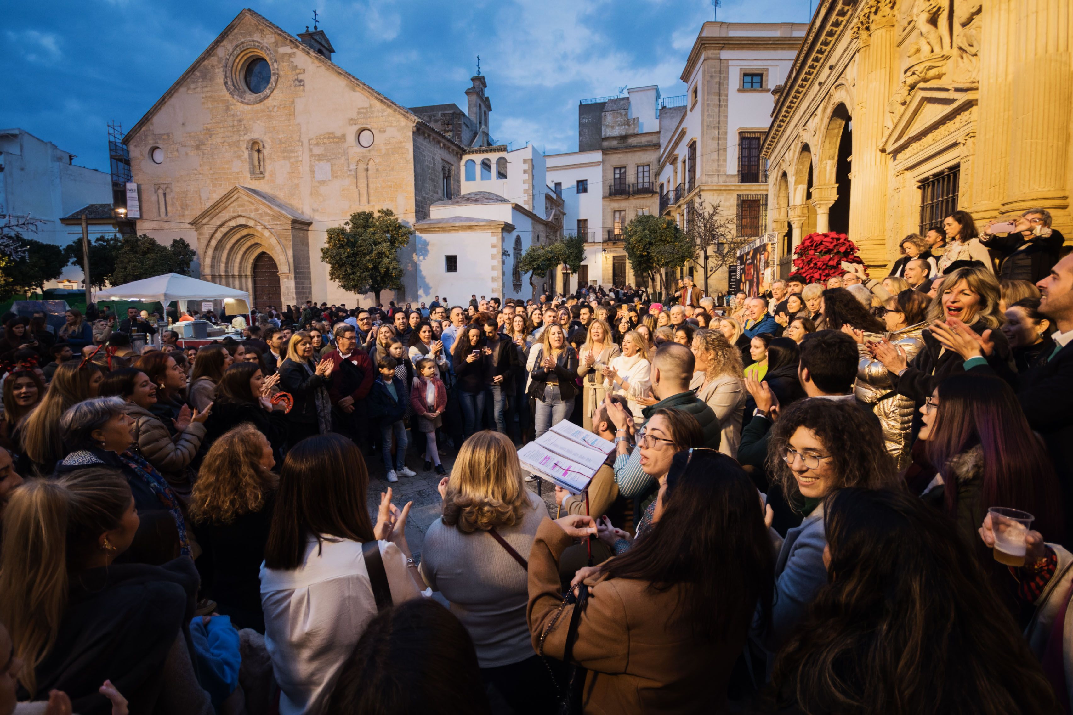 Hermandades de La Paz de Fátima y la Santa Cena en la Plaza de la Asunción