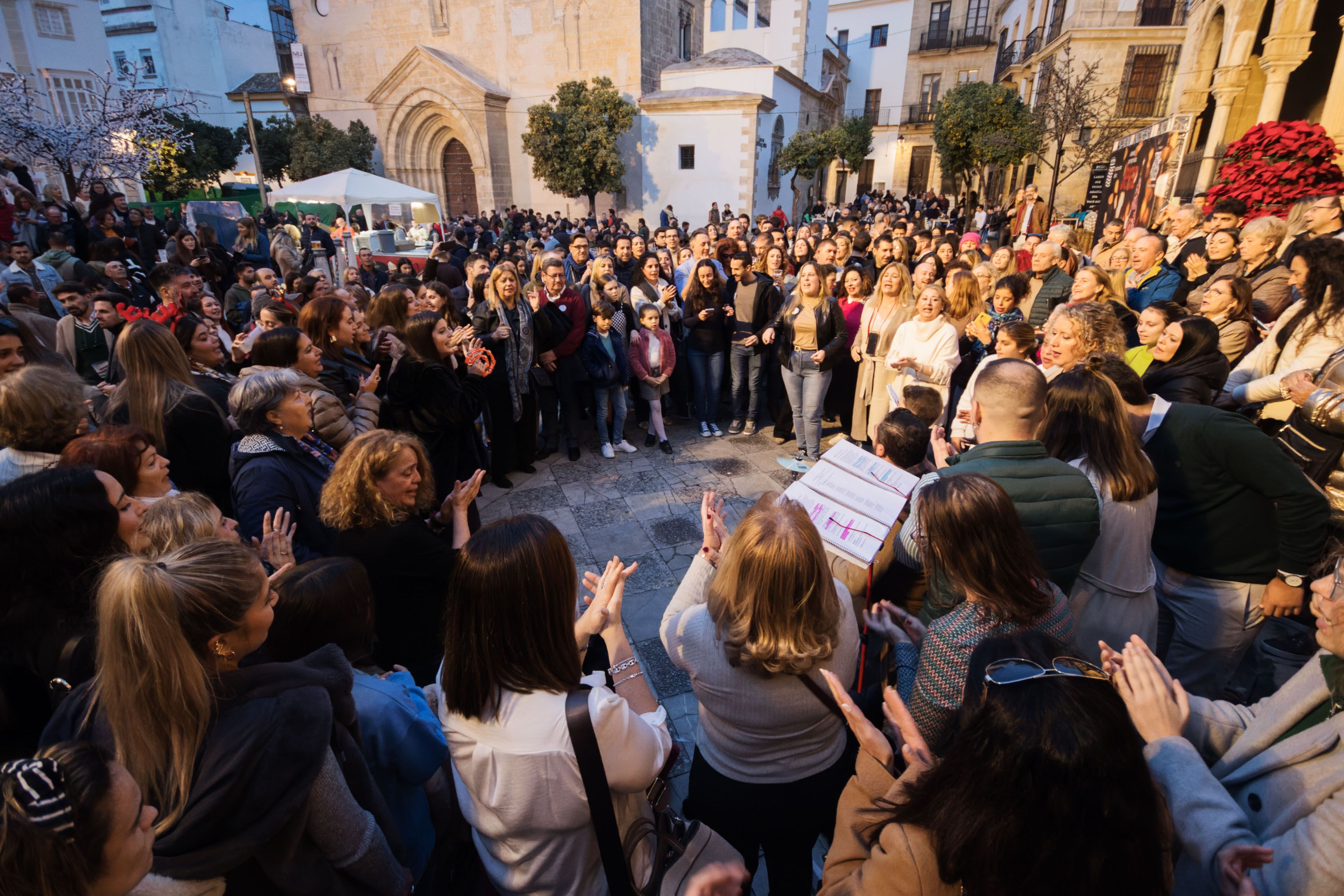 Hermandades de La Paz de Fátima y la Santa Cena en la Plaza de la Asunción