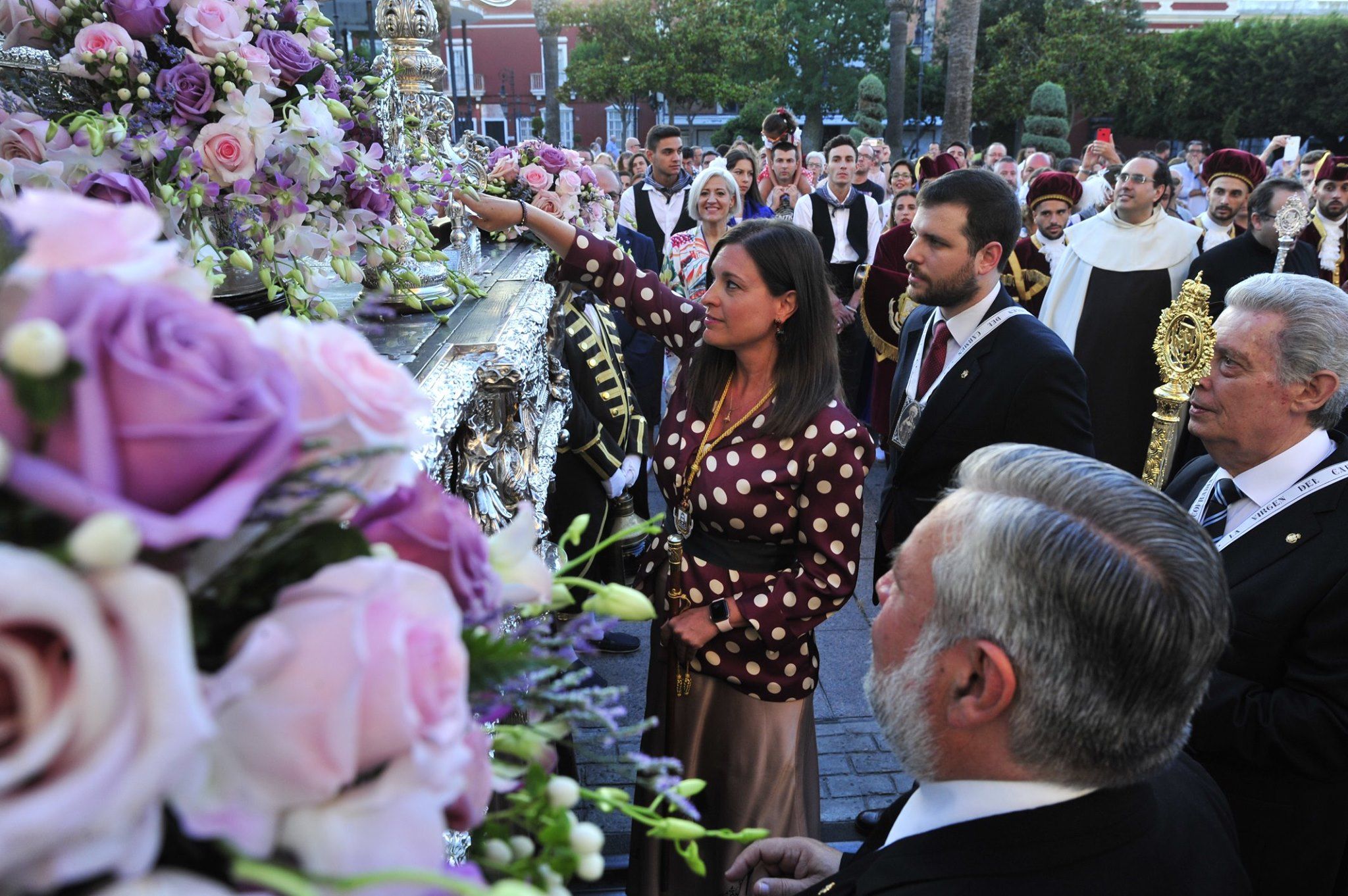La alcaldesa de San Fernando, Patricia Cavada, en la pasada procesión de la Virgen del Carmen. FOTO: SAN FERNANDO RED CIUDAD