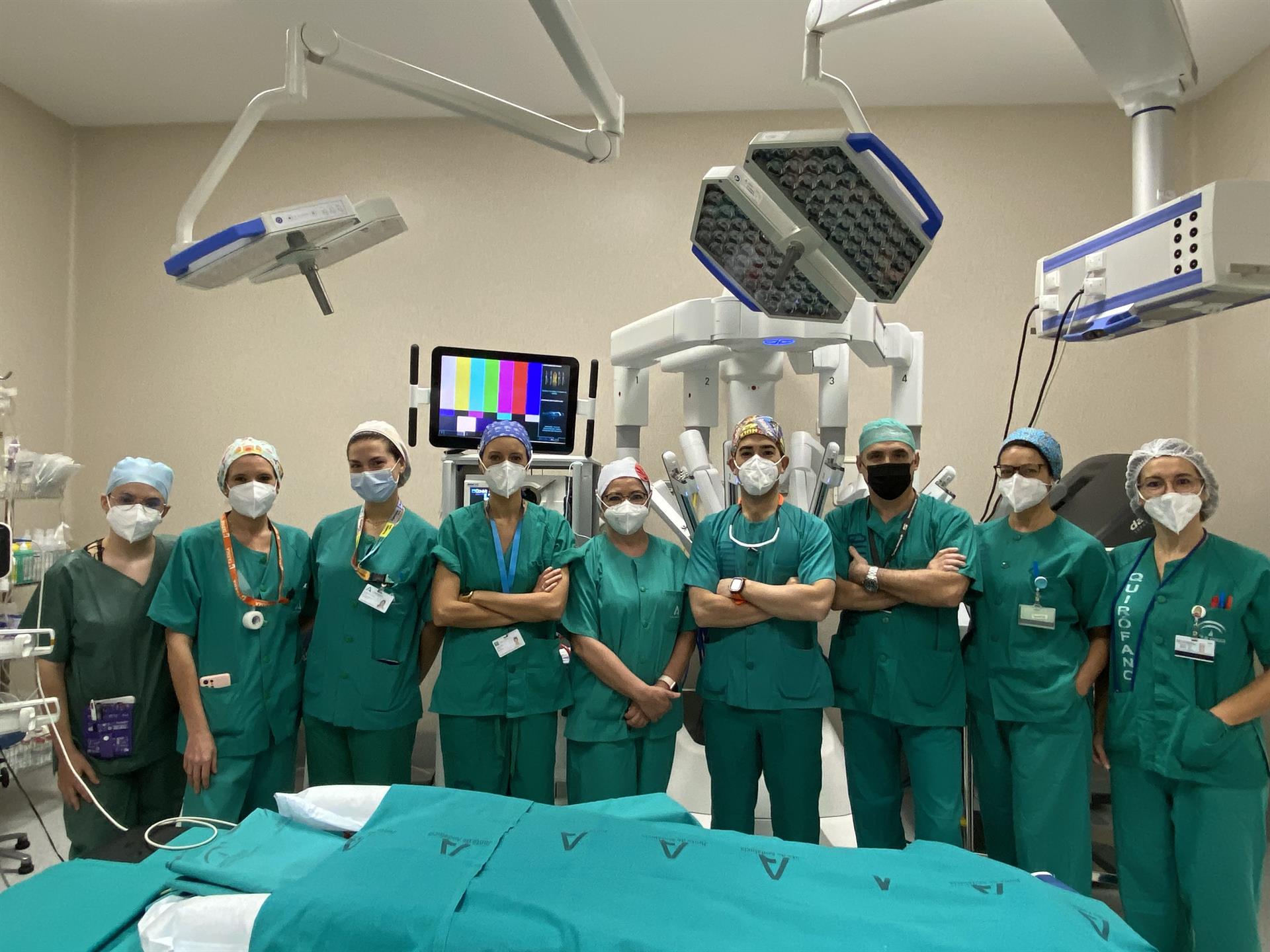 El Hospital Regional de Málaga, a la vanguardia en cirugía robótica en España: menos dolor posoperatorio y recuperación más rápida.