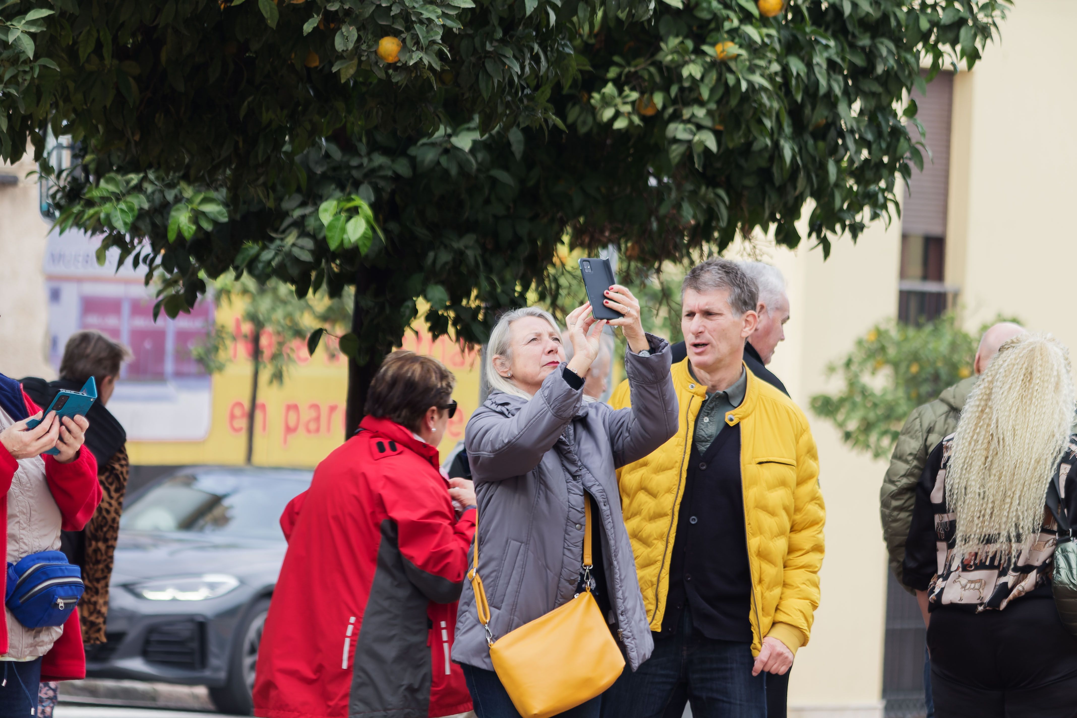 Varios turistas en una ciudad de Andalucía en una imagen reciente. 