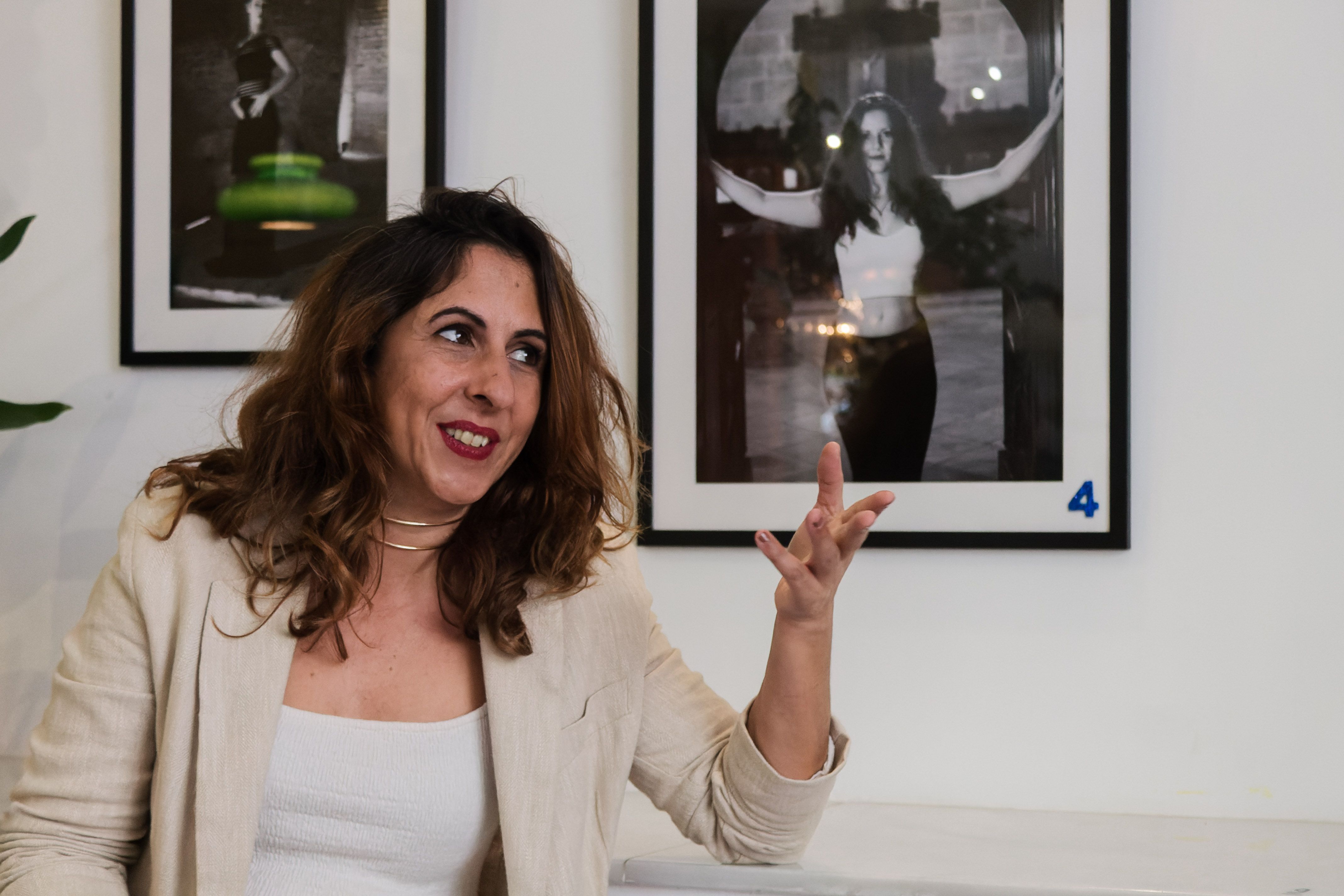 Sara Fisher, una fotógrafa con alma de actriz "Me gusta lo opuesto a la realidad, que es