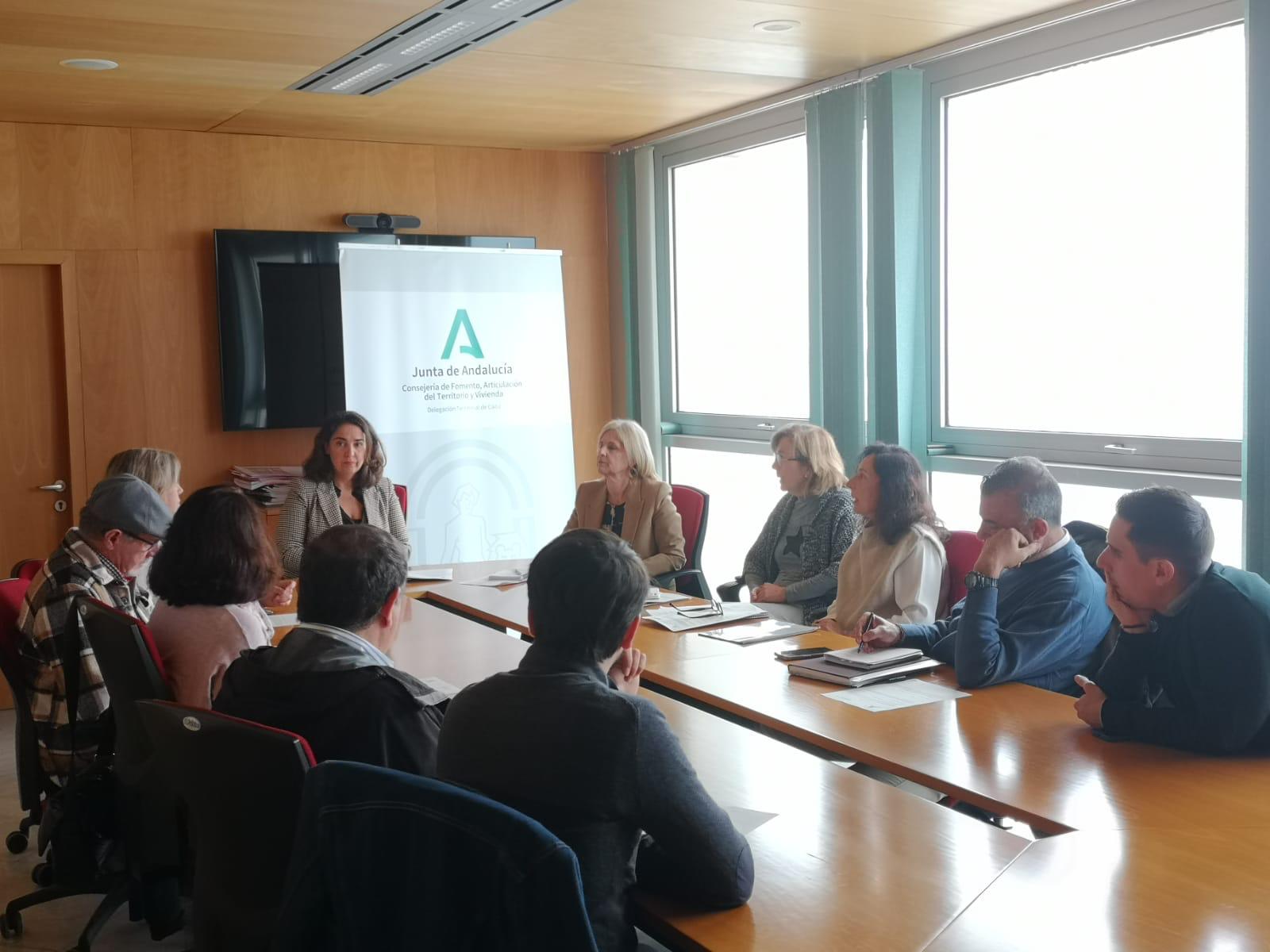 Imagen de la reunión mantenida para aprobar el segundo paquete de ayudas para rehabilitar los bloques de La Constancia en Jerez.
