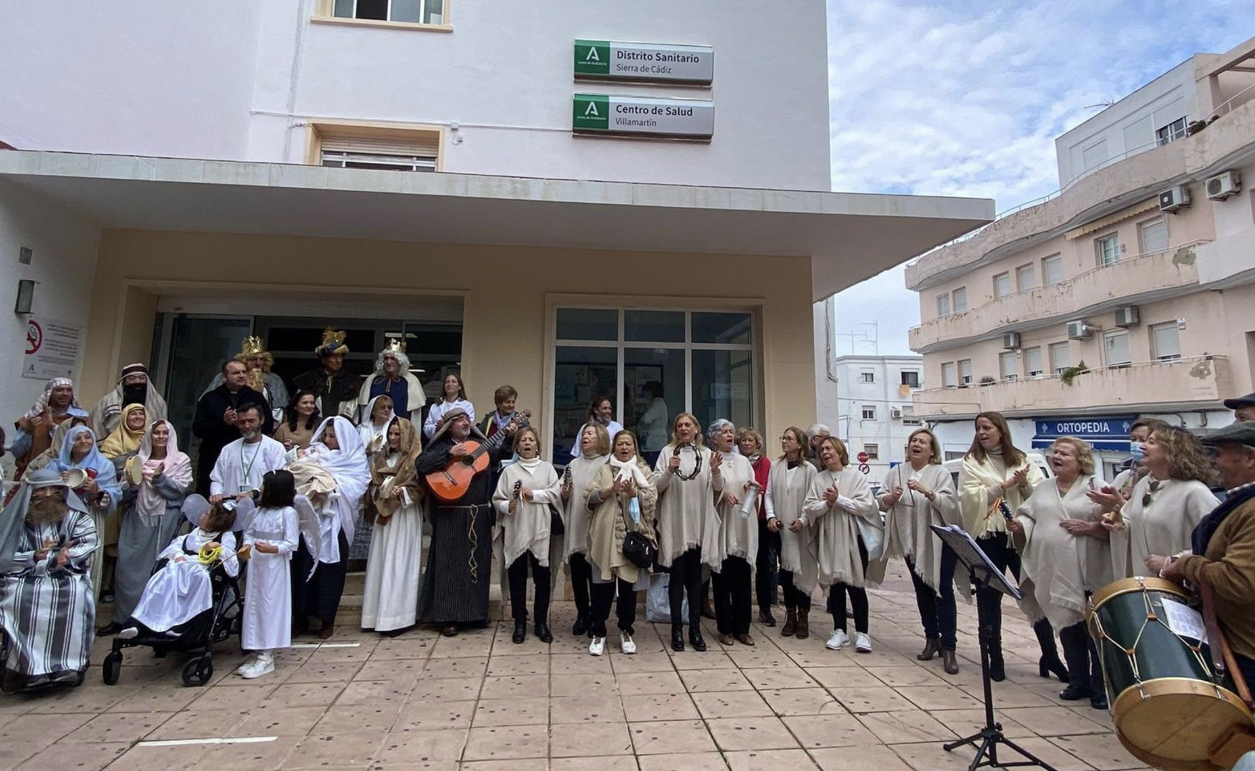 Un Belén viviente en la sala de fisioterapia en Villamartín.