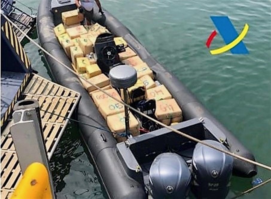 La embarcación que transportaba el hachís. FOTO: AGENCIA TRIBUTARIA.