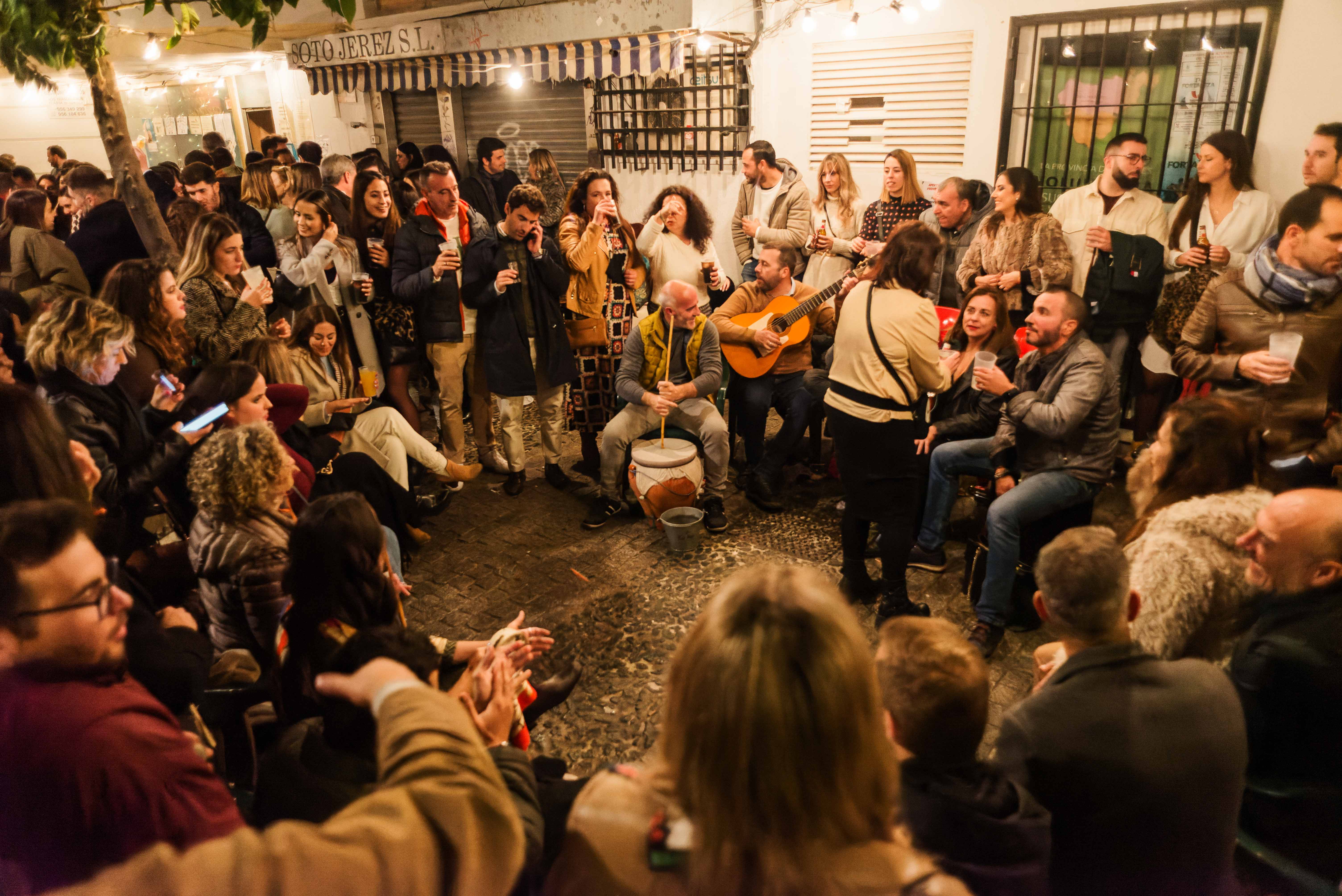 Las últimas zambombas del puente: la tregua en las lluvias, una oportunidad para disfrutarlas. En la imagen, una celebrada dias atrás.