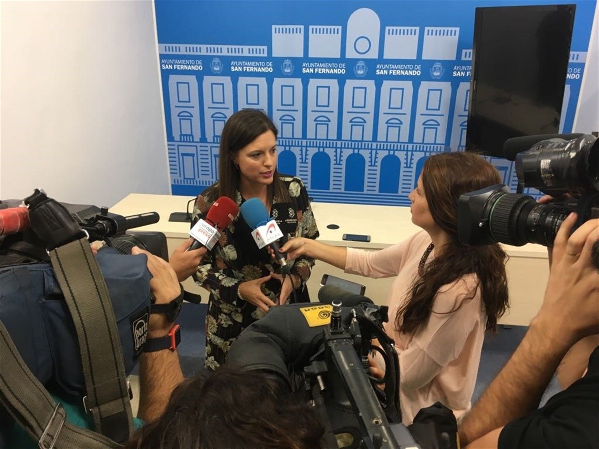 La alcaldesa de San Fernando, Patricia Cavada, en una comparecencia de prensa. FOTO: EUROPA PRESS