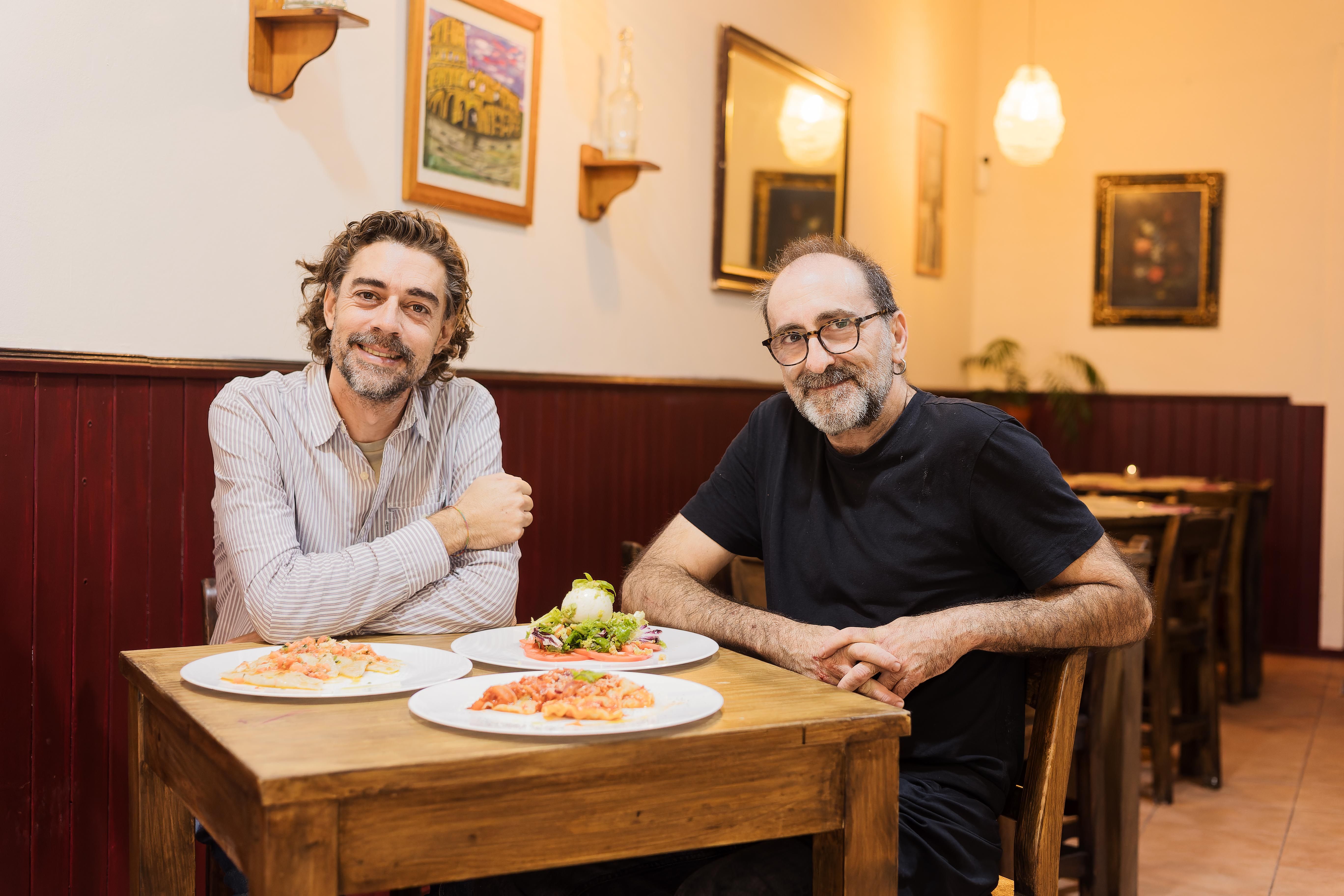 La “infinita” y legendaria cocina italiana busca su hueco en Jerez. Domenico, a la derecha, junto a Daniel, compañero al frente del San Marcos. 