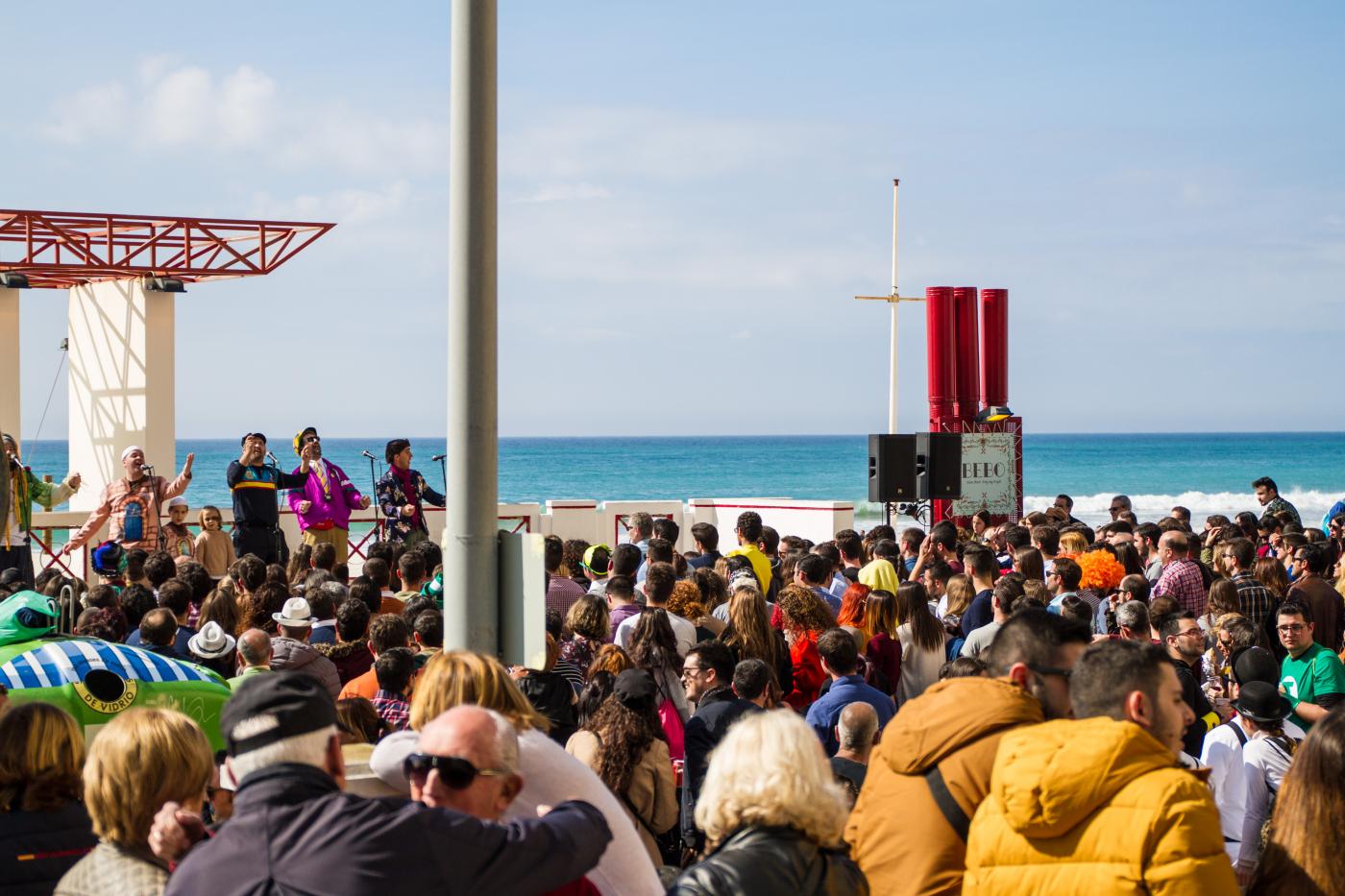 Batalla de coplas en la pasada edición de la Noche del Trofeo en Cádiz. FOTO: OC. 