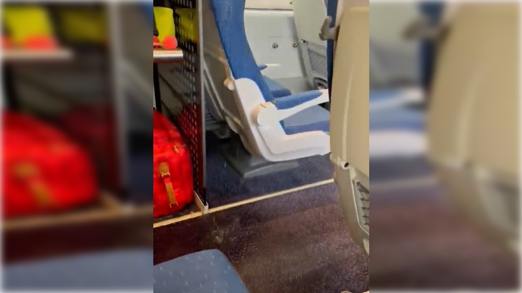 Tren Huelva a Madrid calado por la lluvia.  Twitter. 