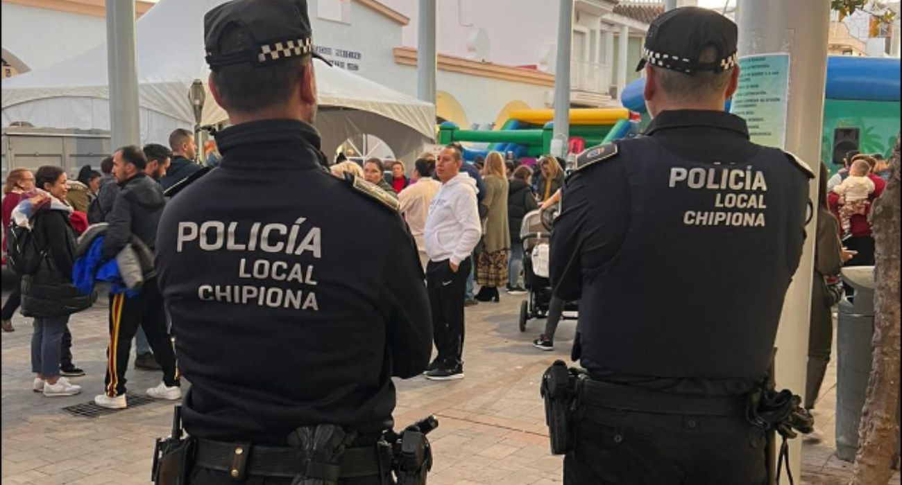 La Policía Local de Chipiona en una intervención. La Policía Local de Chipiona en una intervención.