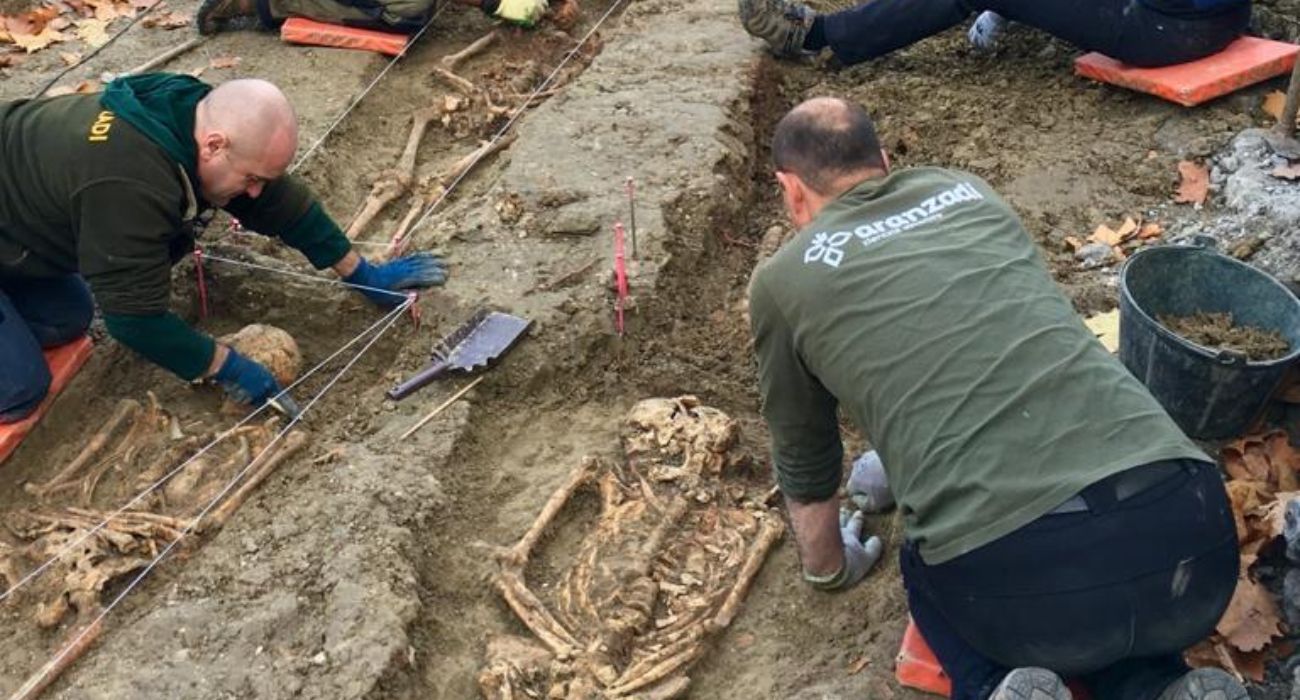 Los restos de varias de las víctimas del franquismo que han sido hallados en un cementerio.