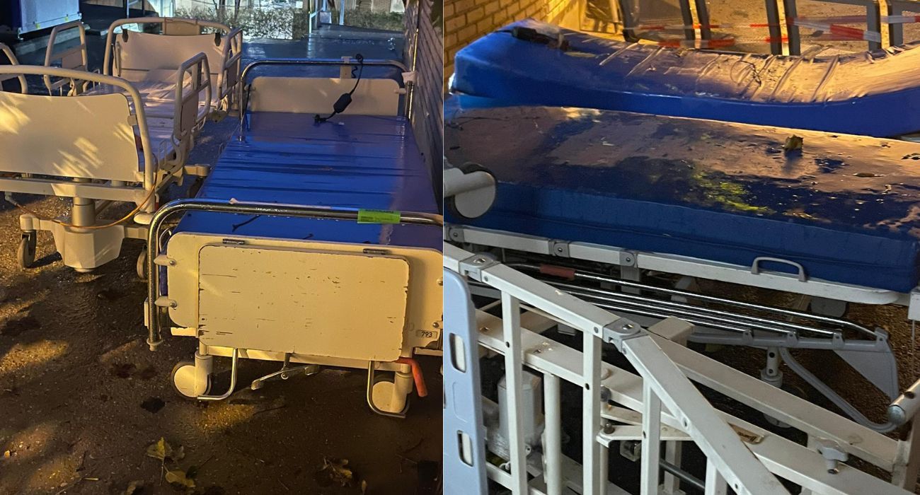 Camas bajo la lluvia en el Hospital de Jerez.