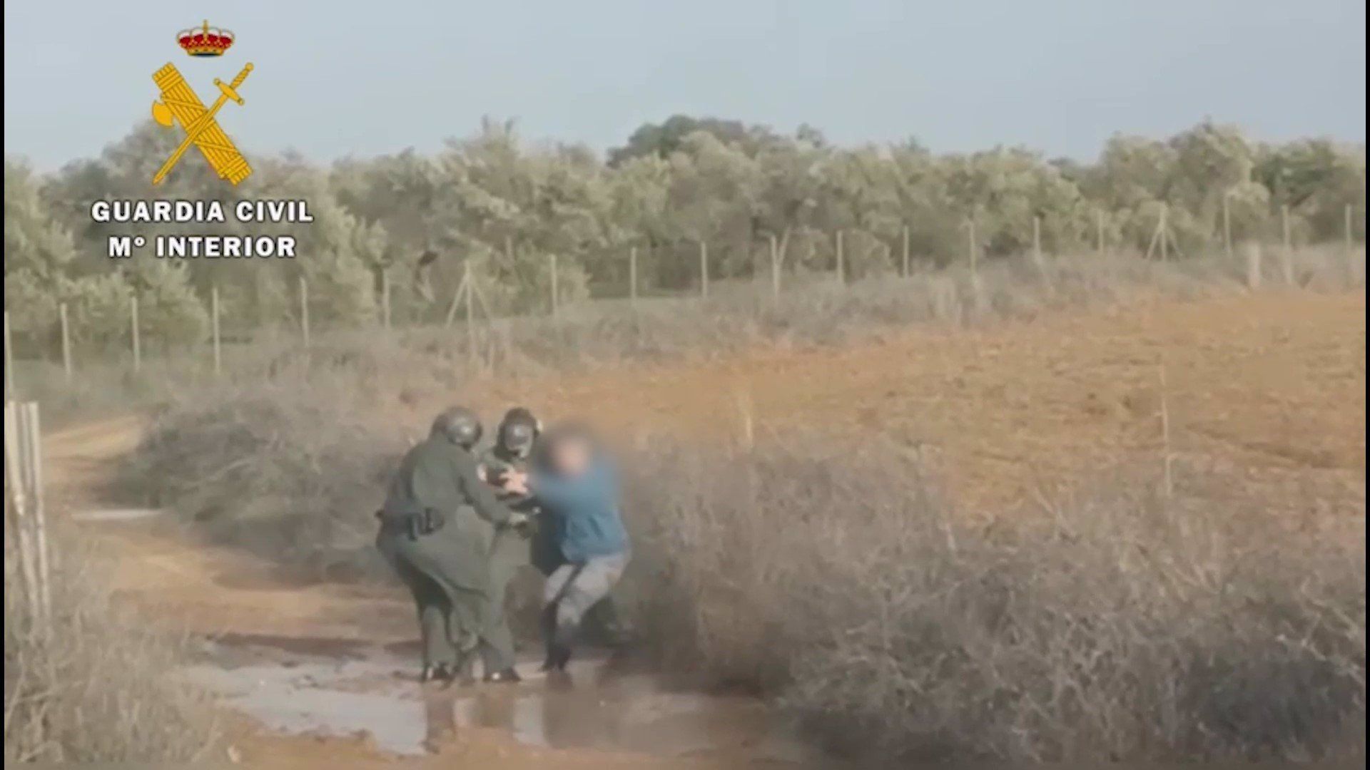 Rescatan en helicóptero a una mujer de 70 años con alzhéimer entre la maleza y el barro en Sevilla