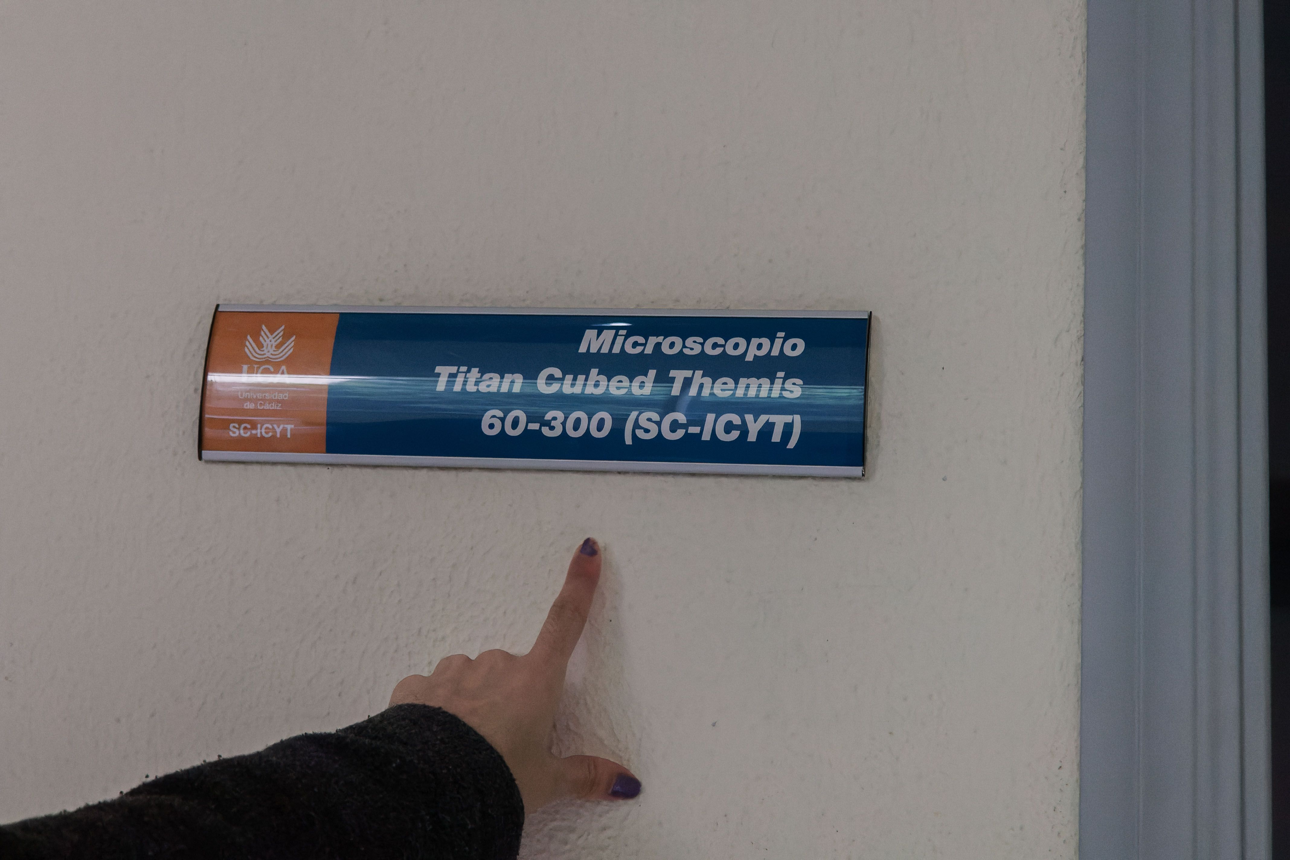 Cada microscopio tiene su propia sala.