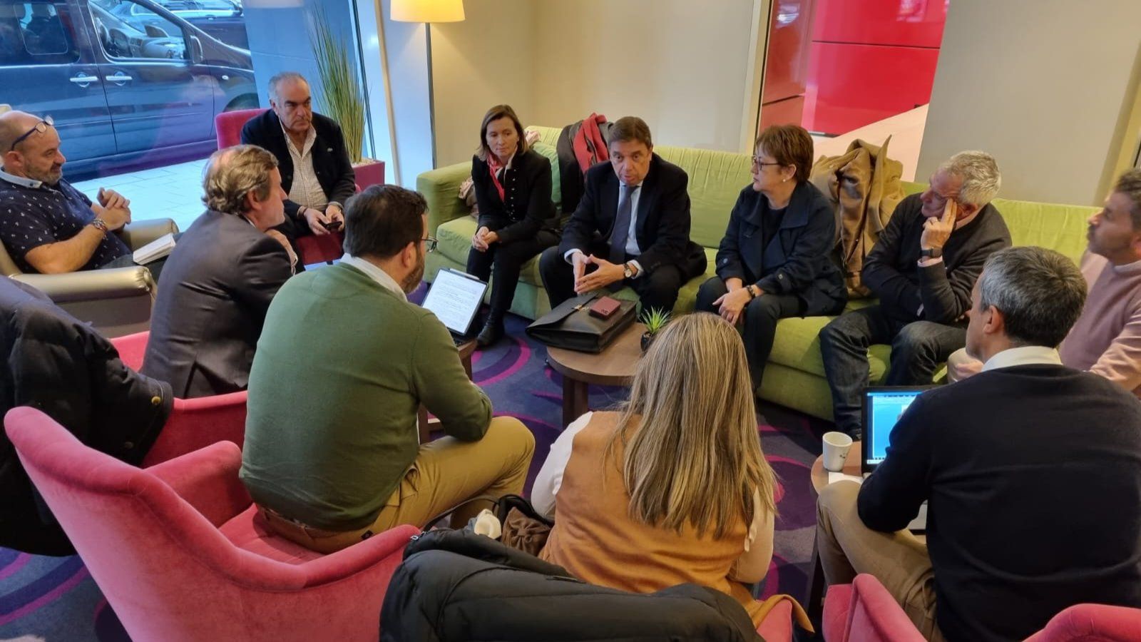 Nada más terminar el consejo, el ministro Luis Planas se reunión con representantes del sector pesquero. MAPA