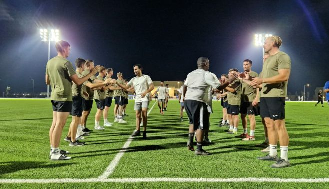 Pilotos británicos y qataríes organizaron su propio partido de fútbol. RAF