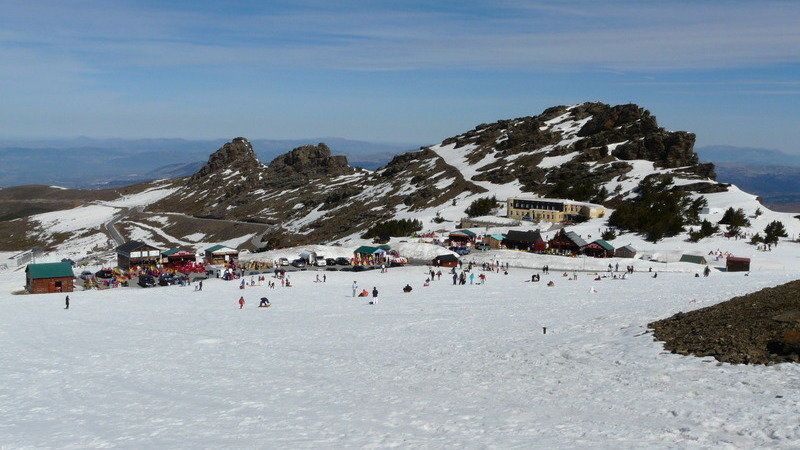 Hoya de la Mora es uno de lugares más populares de Sierra Nevada. Investigan la muerte de dos senderistas congeladas.