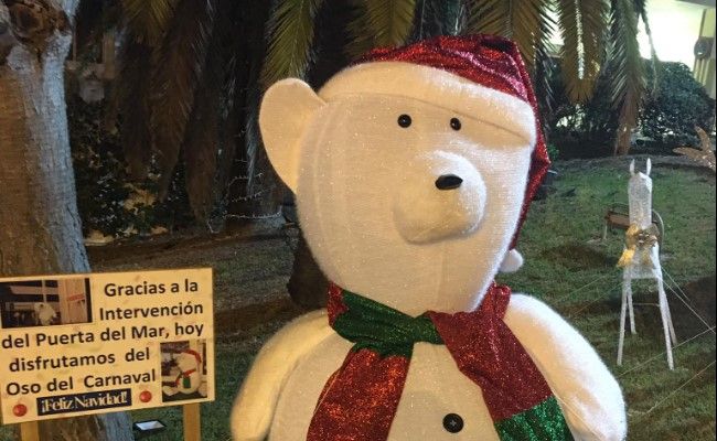 Oso de la cabalgata de Cádiz en el Hospital Puerta del Mar. Oso de la cabalgata de Cádiz en el Hospital Puerta del Mar.