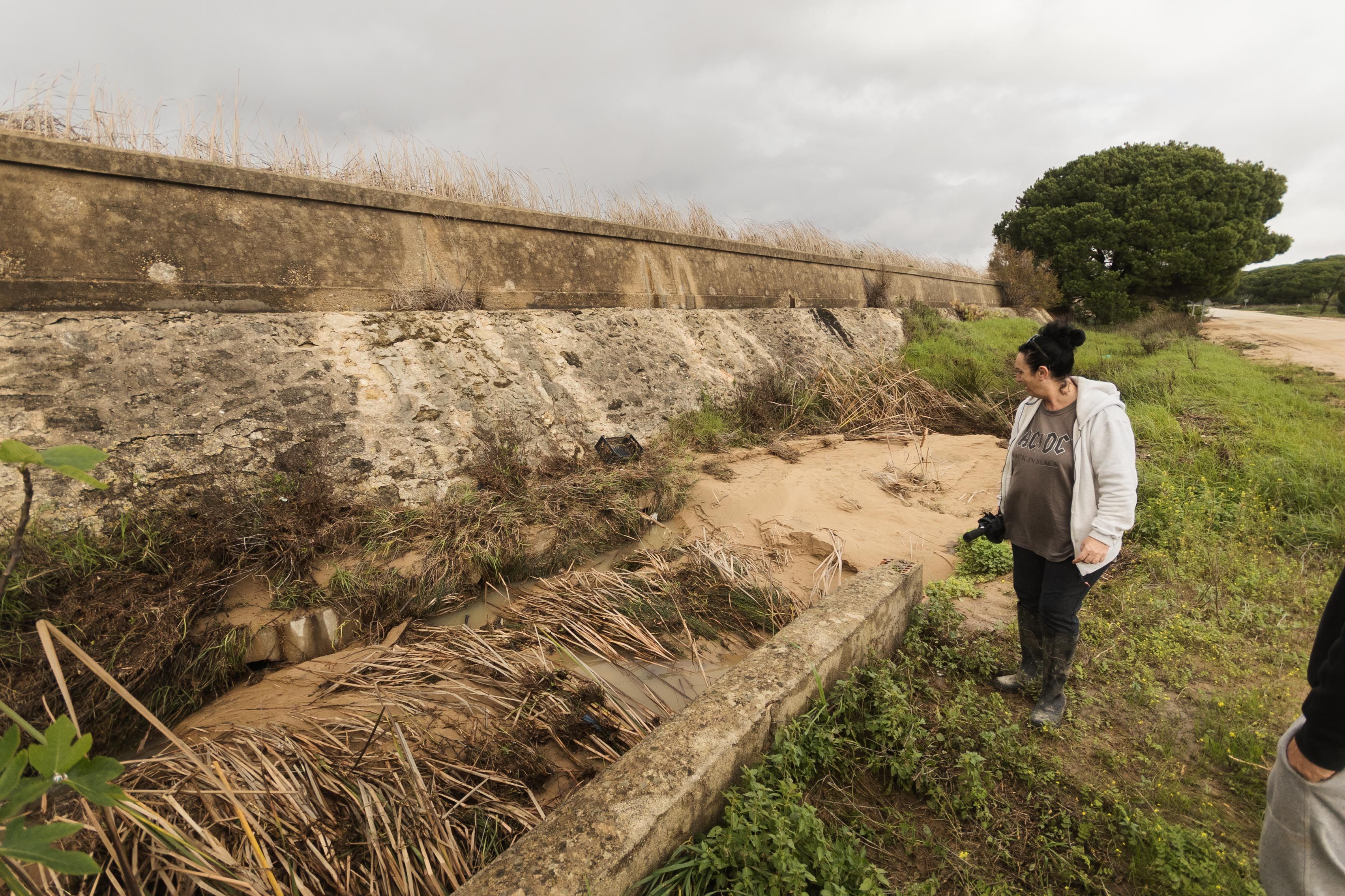 Cunetas obstruidas en la zona.
