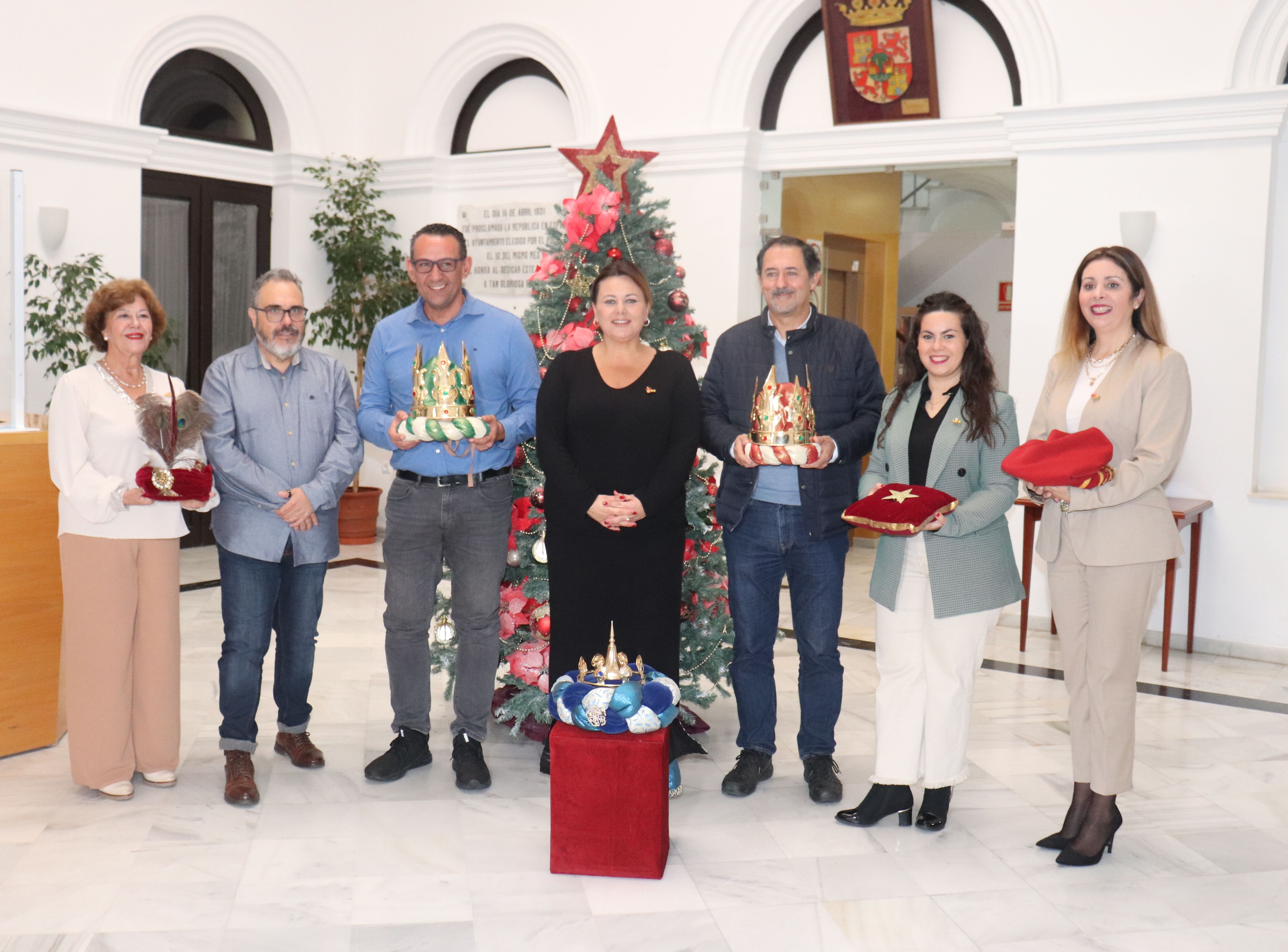 Visita de los personajes de la Navidad al Ayuntamiento de Puerto Real.