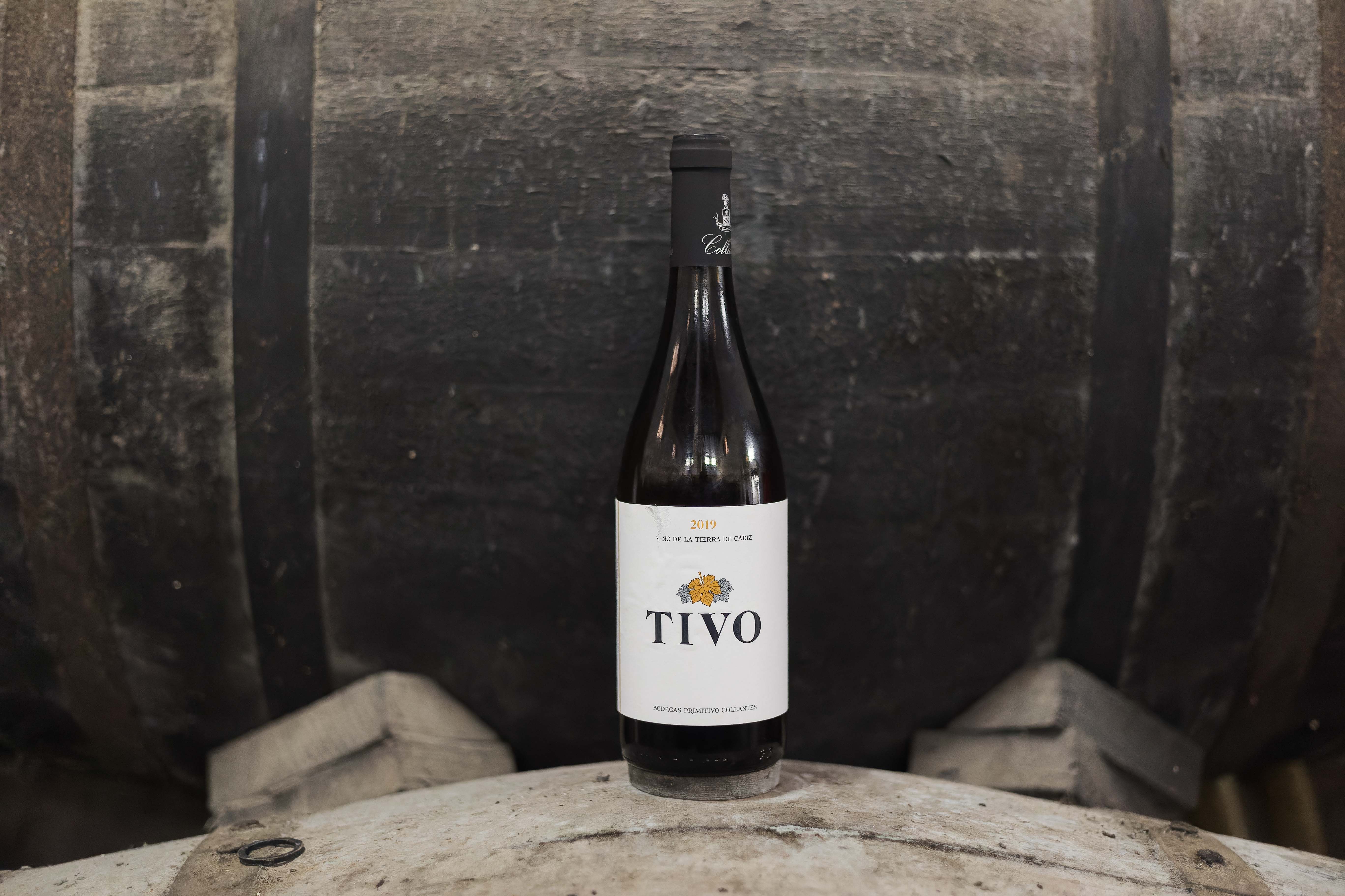 Botella de vino Tivo en la bodega chiclanera.
