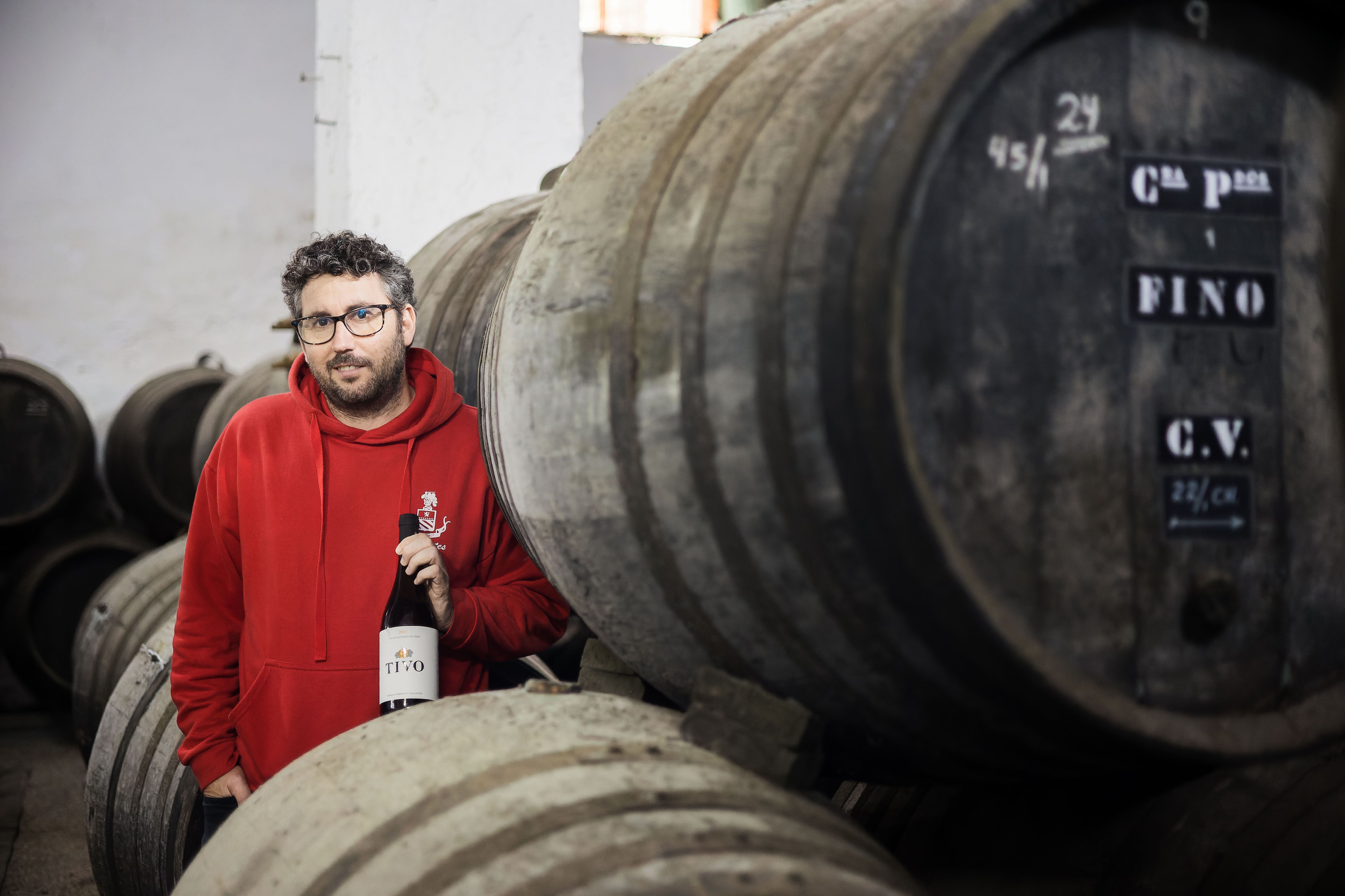 Primitivo Collantes continúa la saga familiar en esta bodega centenaria de Chiclana que elabora vinos y vinagres.