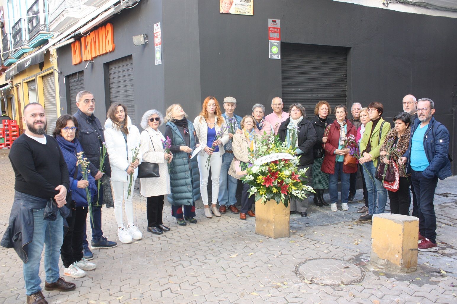 Miembros del Ayuntamiento de Sevilla, en el homenaje a Ana Orantes.