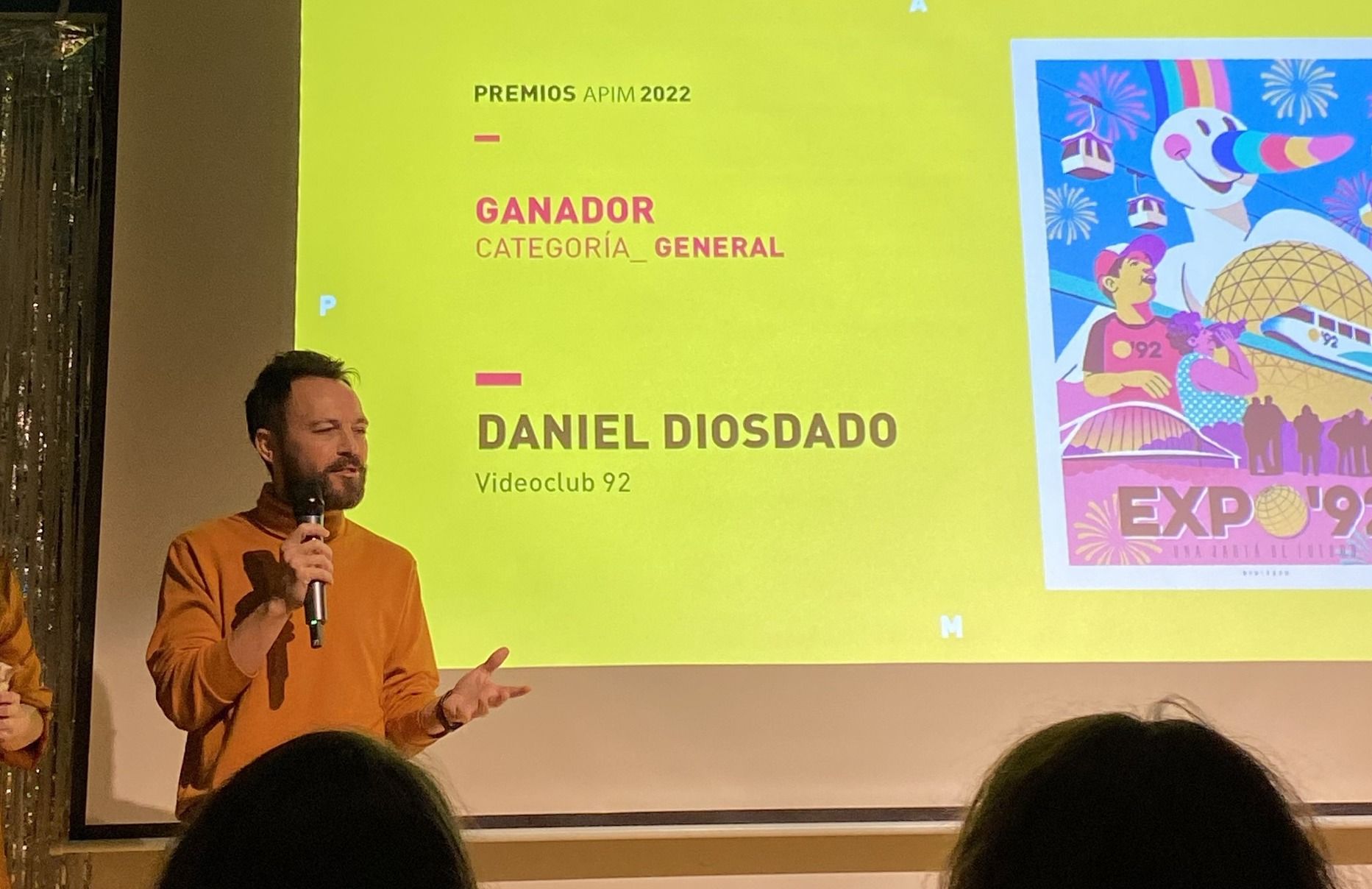 Daniel Diosdado, recogiendo el premio APIM.