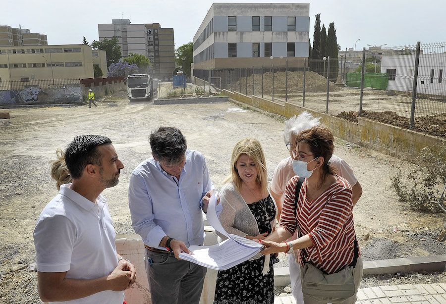 La alcaldesa Mamen Sánchez y el teniente de alcaldesa José Antonio Díaz, en el polígono San Benito.