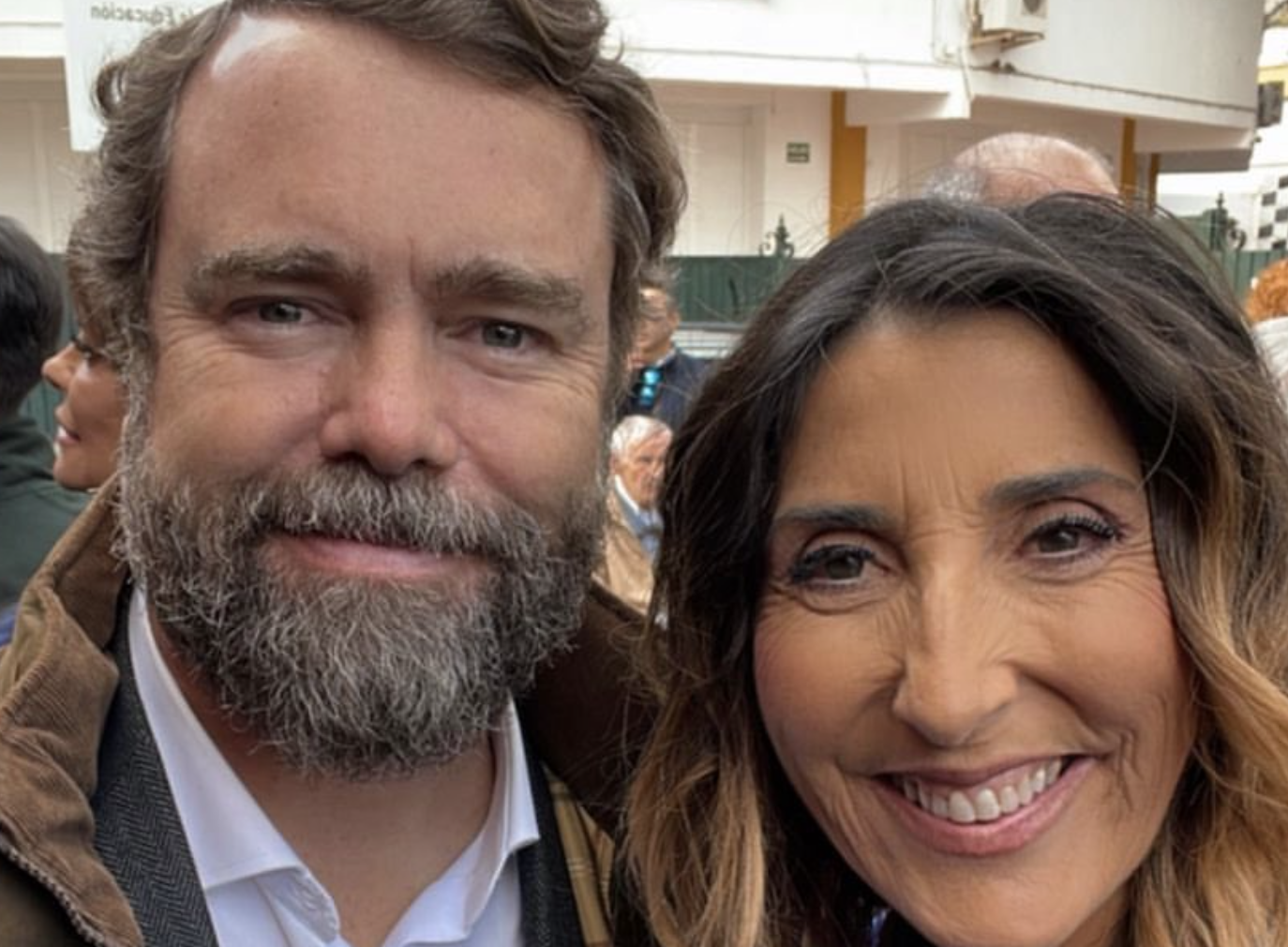 Paz Padilla y su polémica foto con Espinosa de los Monteros (Vox): de fiesta con 'El Turronero' en Ubrique.