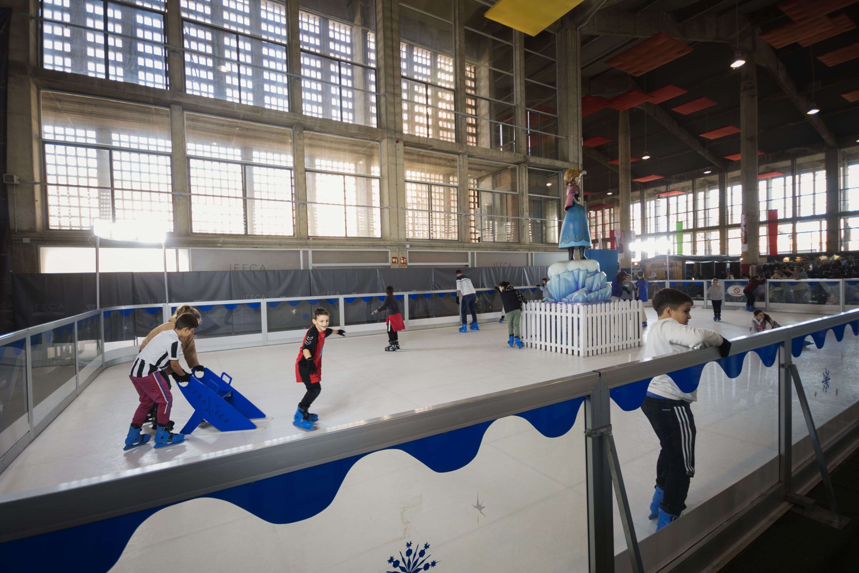 Pista de hielo en Juvelandia 2022, en una imagen de estos días.