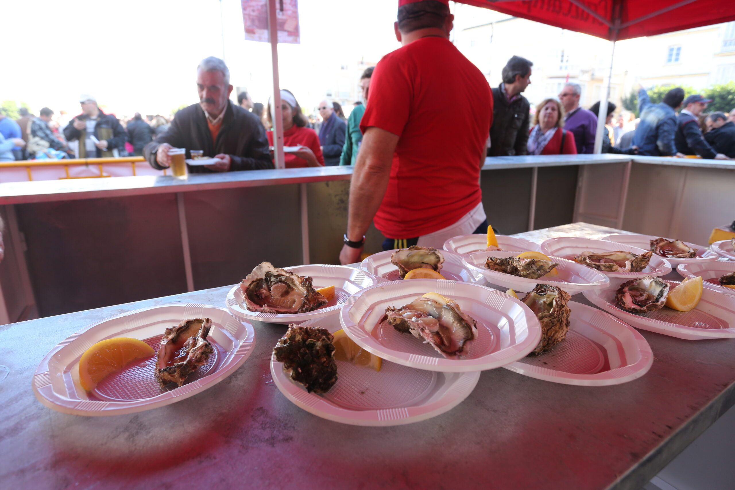 Erizada y ostinonada, citas gastronómicas del Carnaval de Cádiz.
