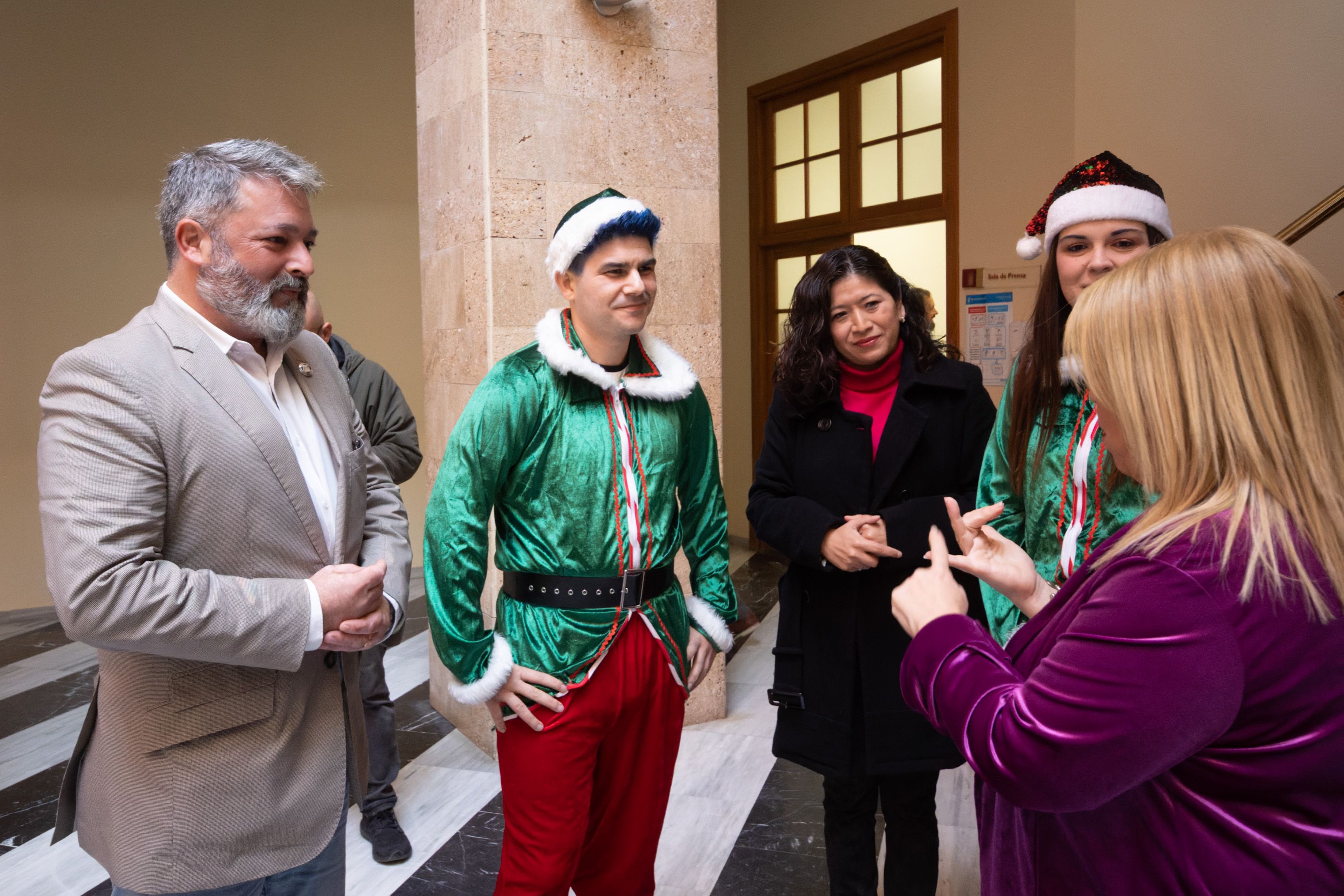 Mamen Sánchez, el delegado de Fiestas y la delegada de Juventud antes de la rueda de prensa.    CANDELA NÚÑEZ