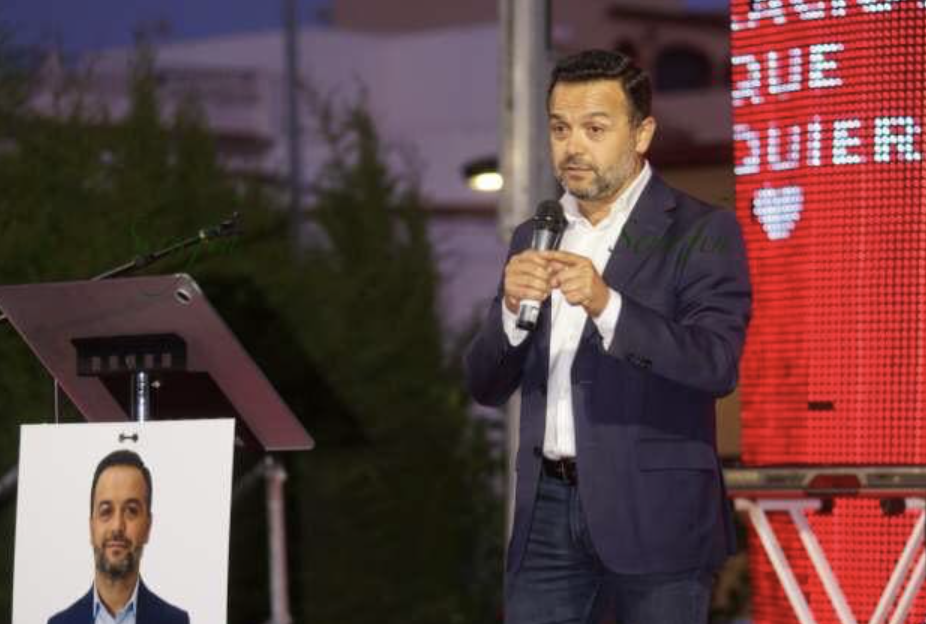 El gobierno local ha negado que el alcalde —Francisco Toajas, en la imagen— y el edil aludido, que han sido llevados por IU a Fiscalía junto al jefe del 092, hayan participado en el proceso de selección.