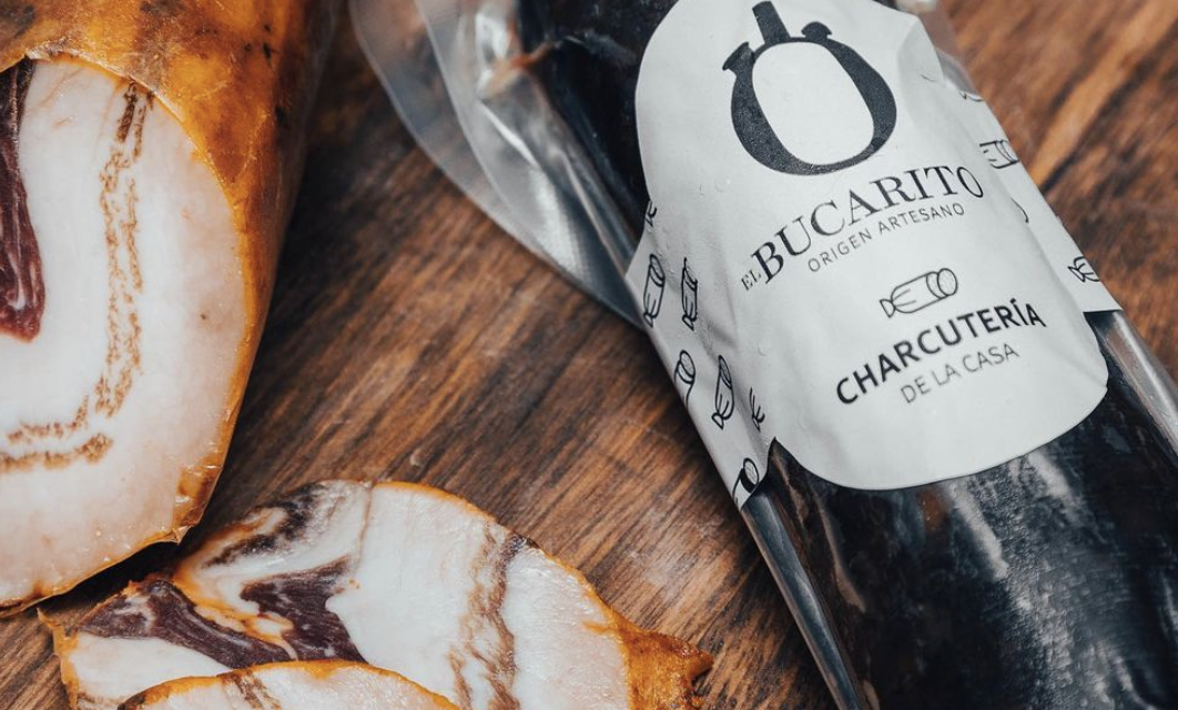 La charcutería artesanal de El Bucarito de Rota renueva su imagen.