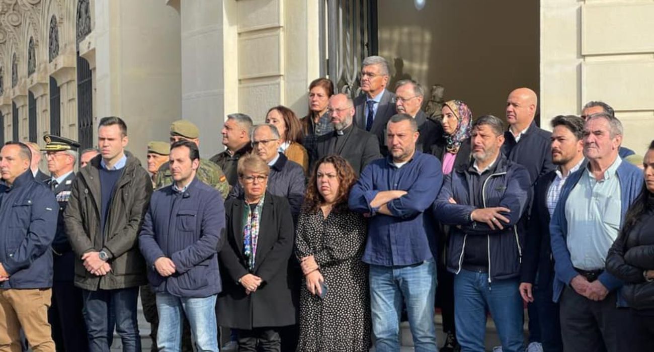 Minuto de silencio en Ceuta en señal de duelo por el asesinato de Mohamed. Minuto de silencio en Ceuta en señal de duelo por el asesinato de Mohamed.