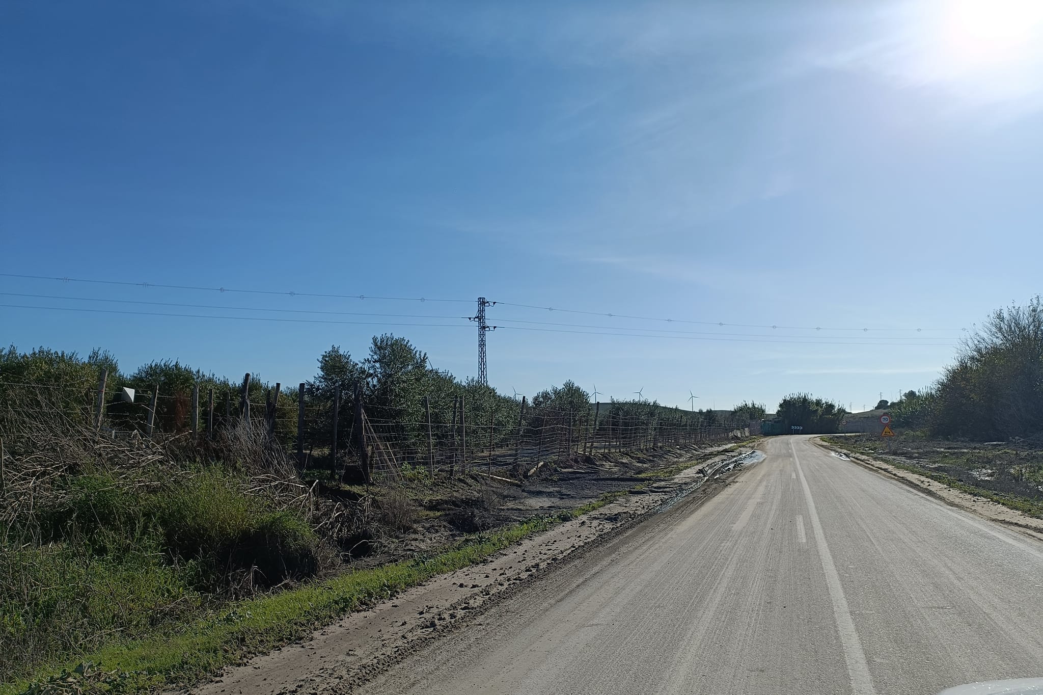 Denuncian el peligroso estado de la carretera de Torrecera-Paterna tras el temporal en Jerez