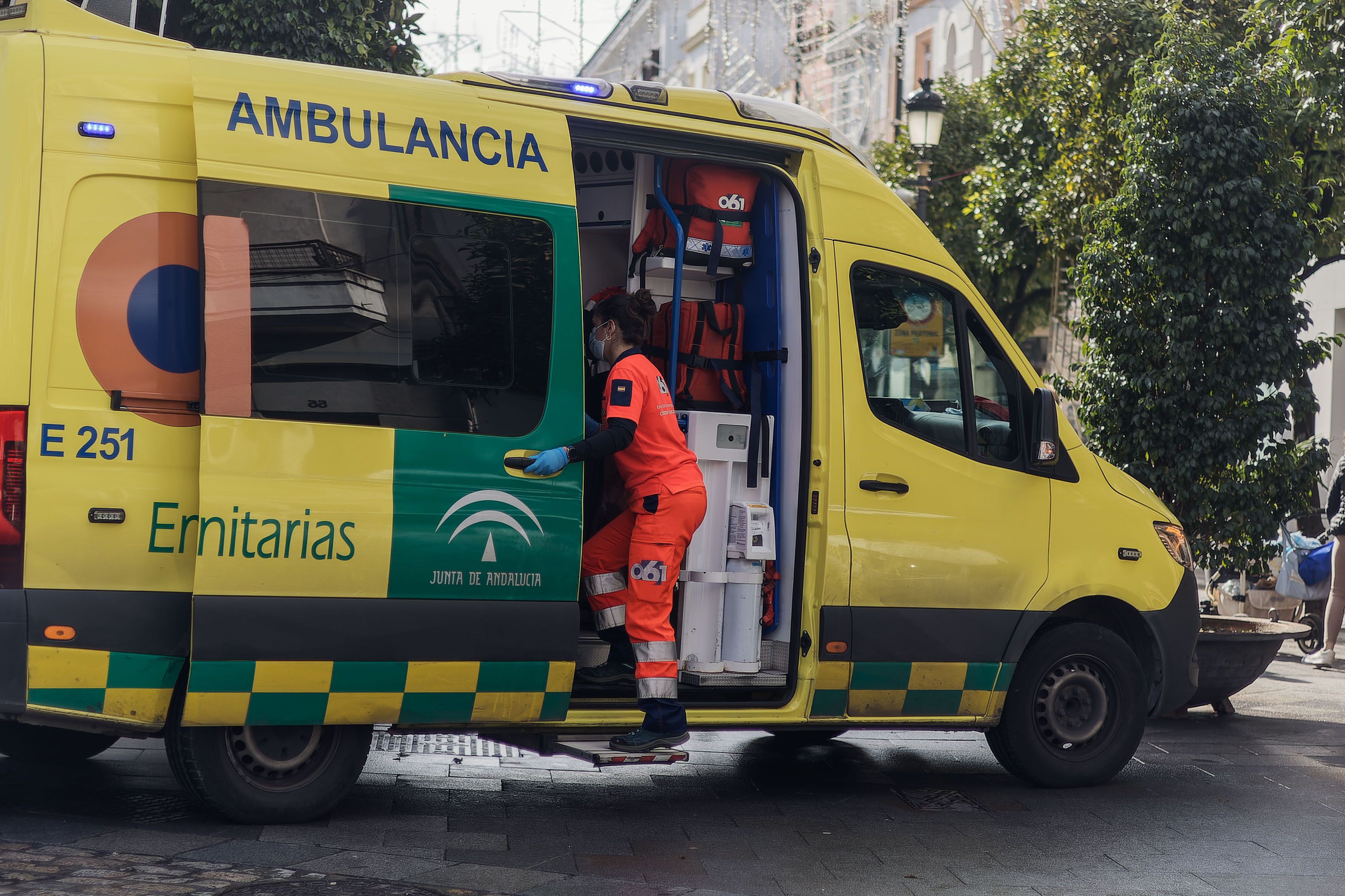 Un ambulancia del servicio de emergencias sanitarias de la Junta de Andalucía.