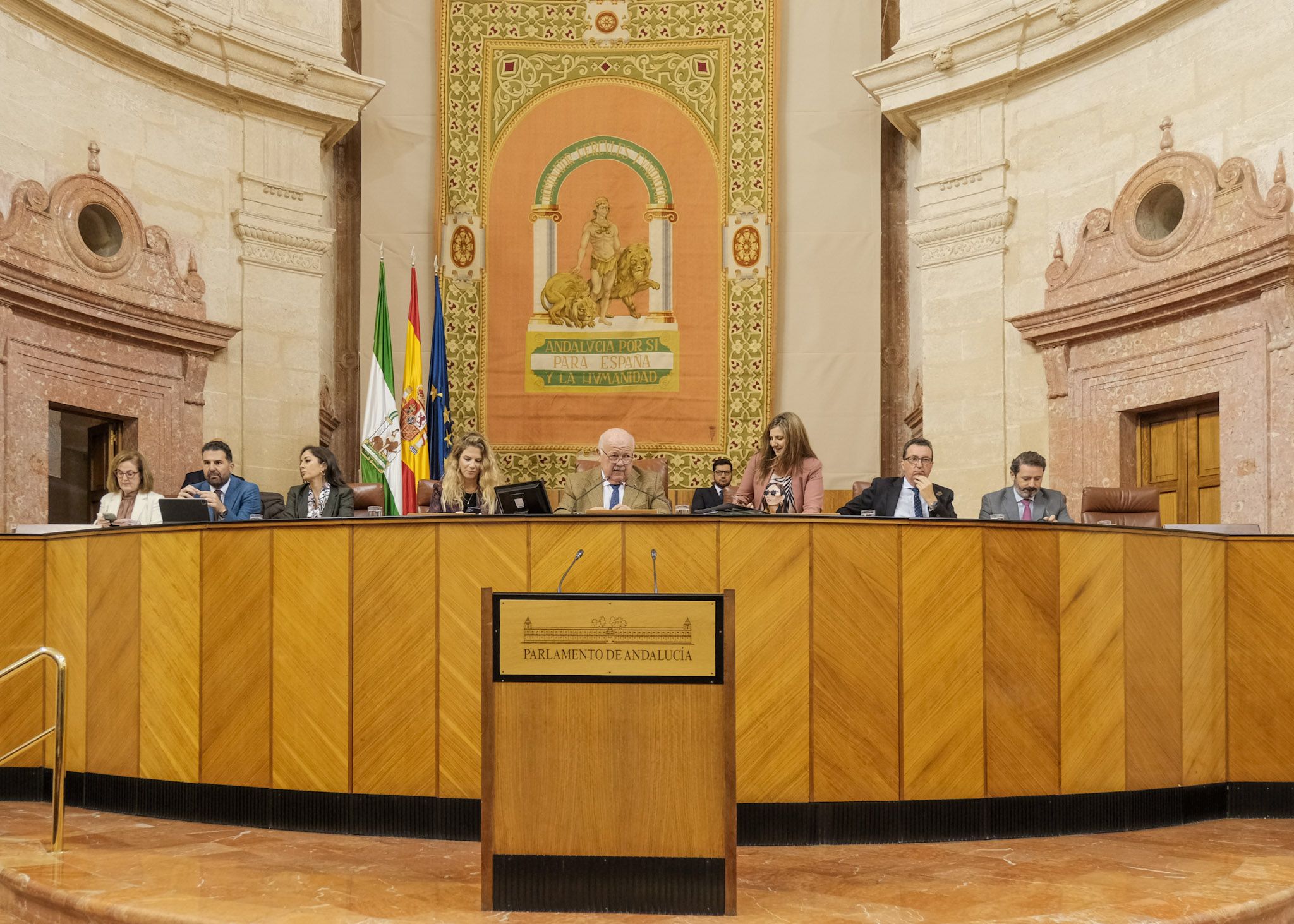 Mesa del Parlamento de Andalucía, en el debate final del Presupuesto de la Junta para 2023, este miércoles.