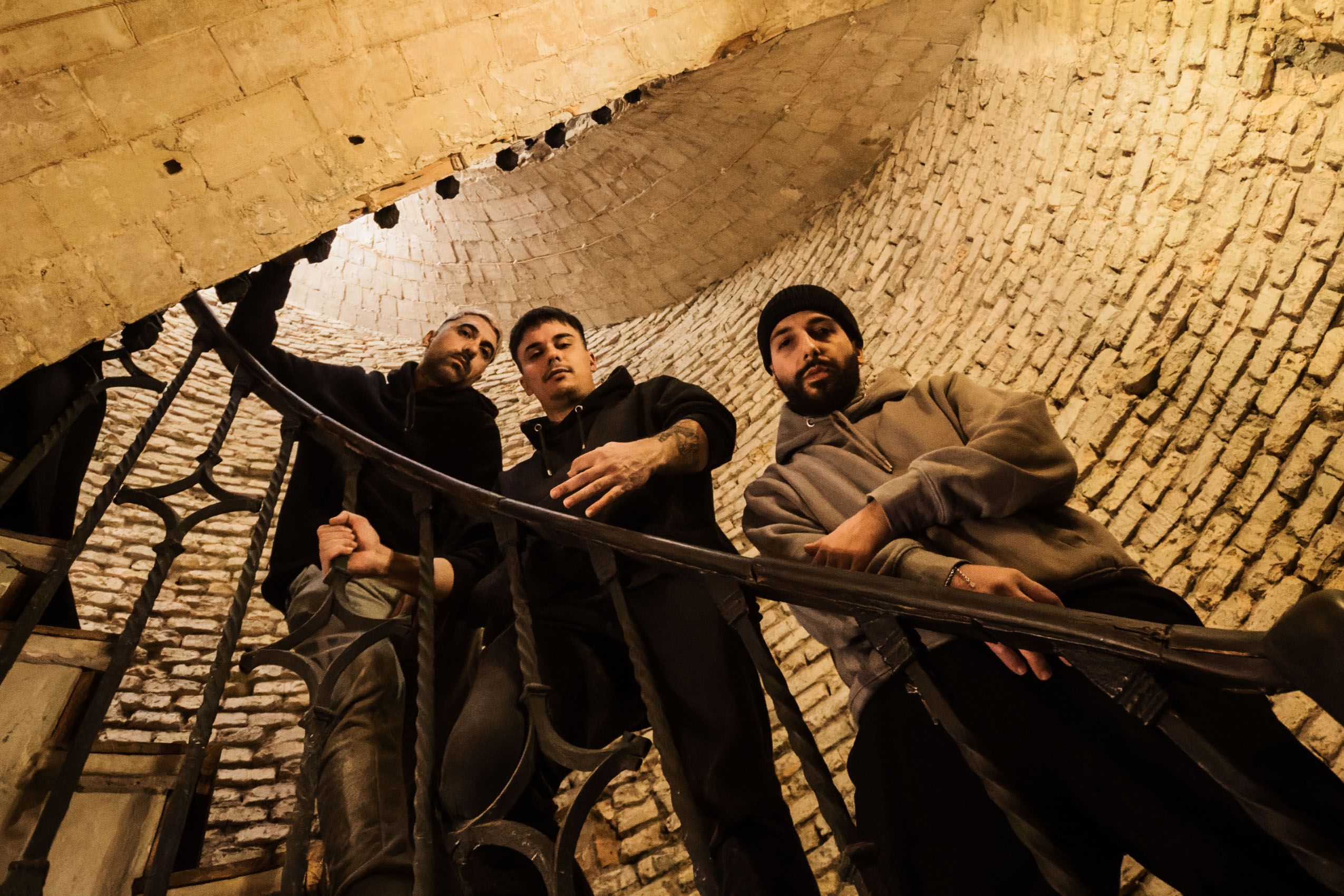 Los componentes del grupo Sherry Fino. De abajo a arriba: Aytami, Manu y Quentin. CANDELA NÚÑEZn