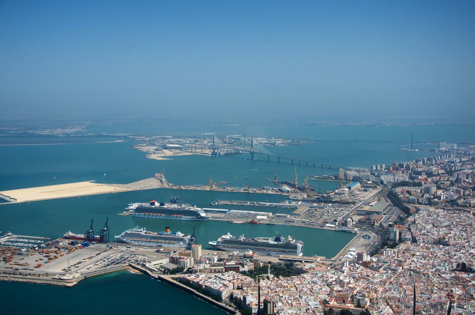 Imagen aérea de Cádiz. PUERTO DE CÁDIZ