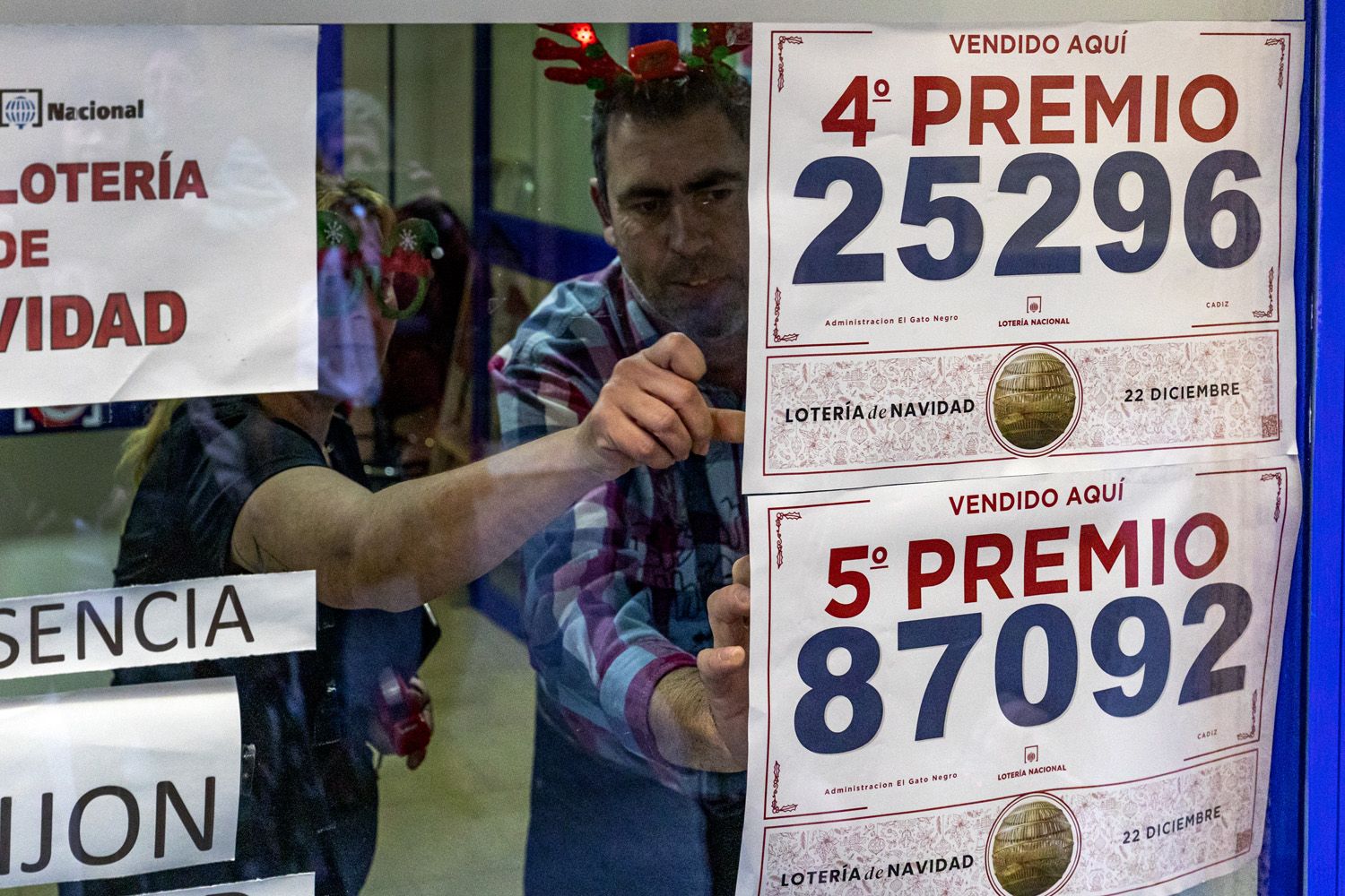 Imagen de una administración de loterías. La suerte ha sonreído al barrio de Princi-Jerez.  GERMÁN MESA