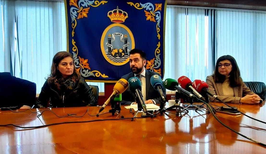 El delegado de Zona Franca de Cádiz, Fran González, en rueda de prensa.