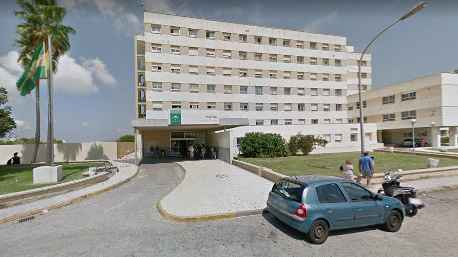 Fachada del Hospital Punta Europa en Algeciras.
